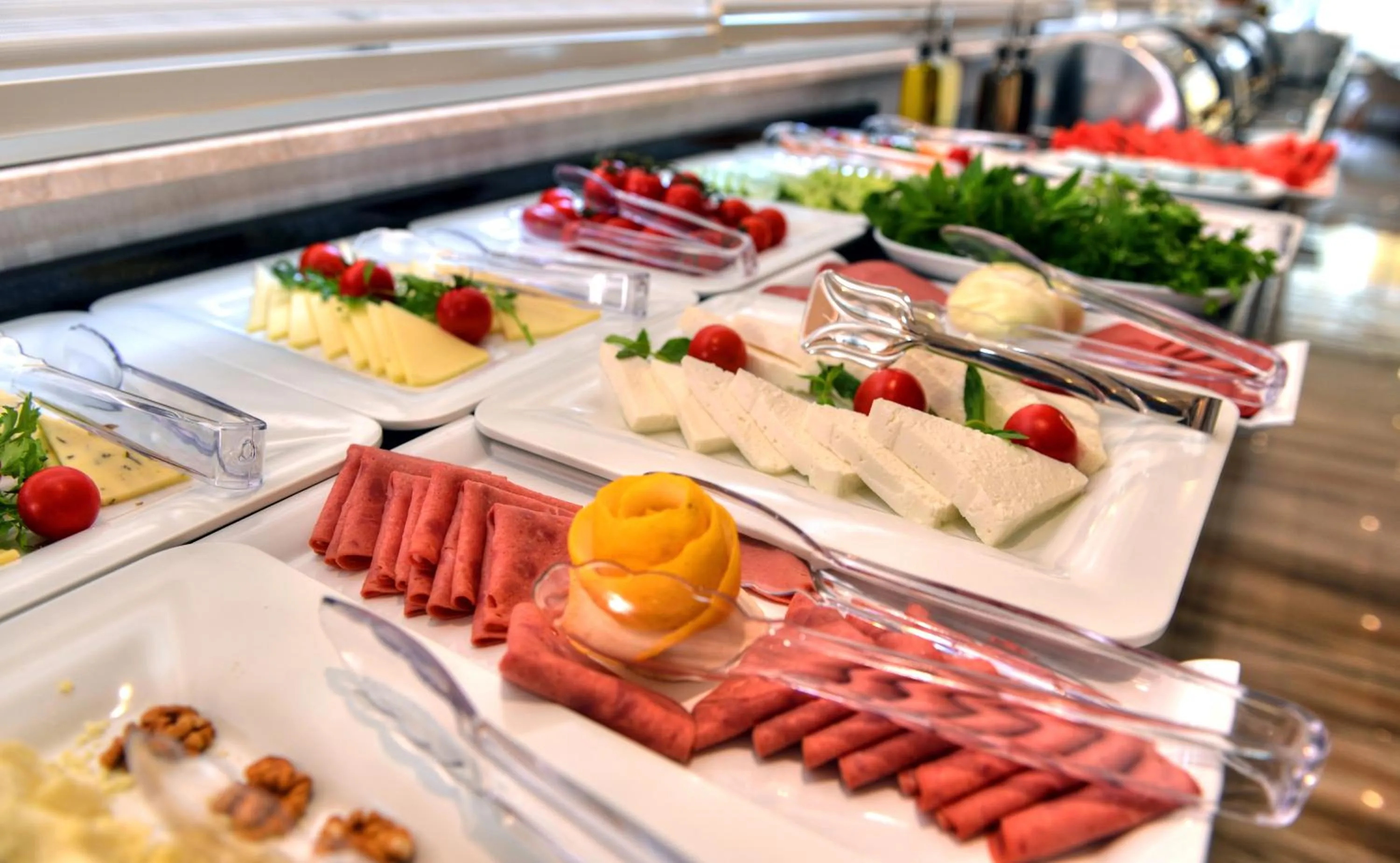 Restaurant/places to eat in Golden Deluxe Hotel