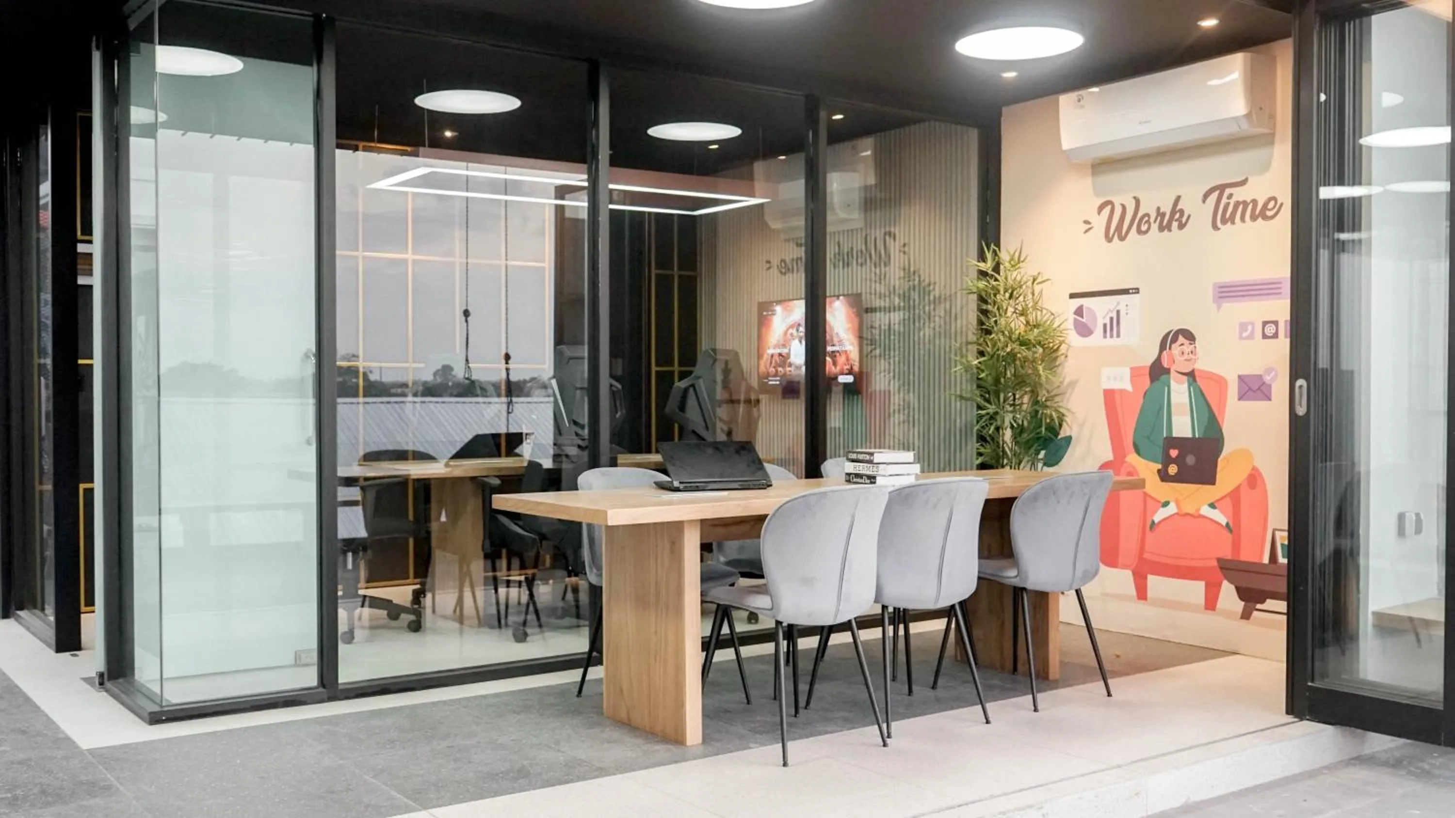 Meeting/conference room in Fouralivin