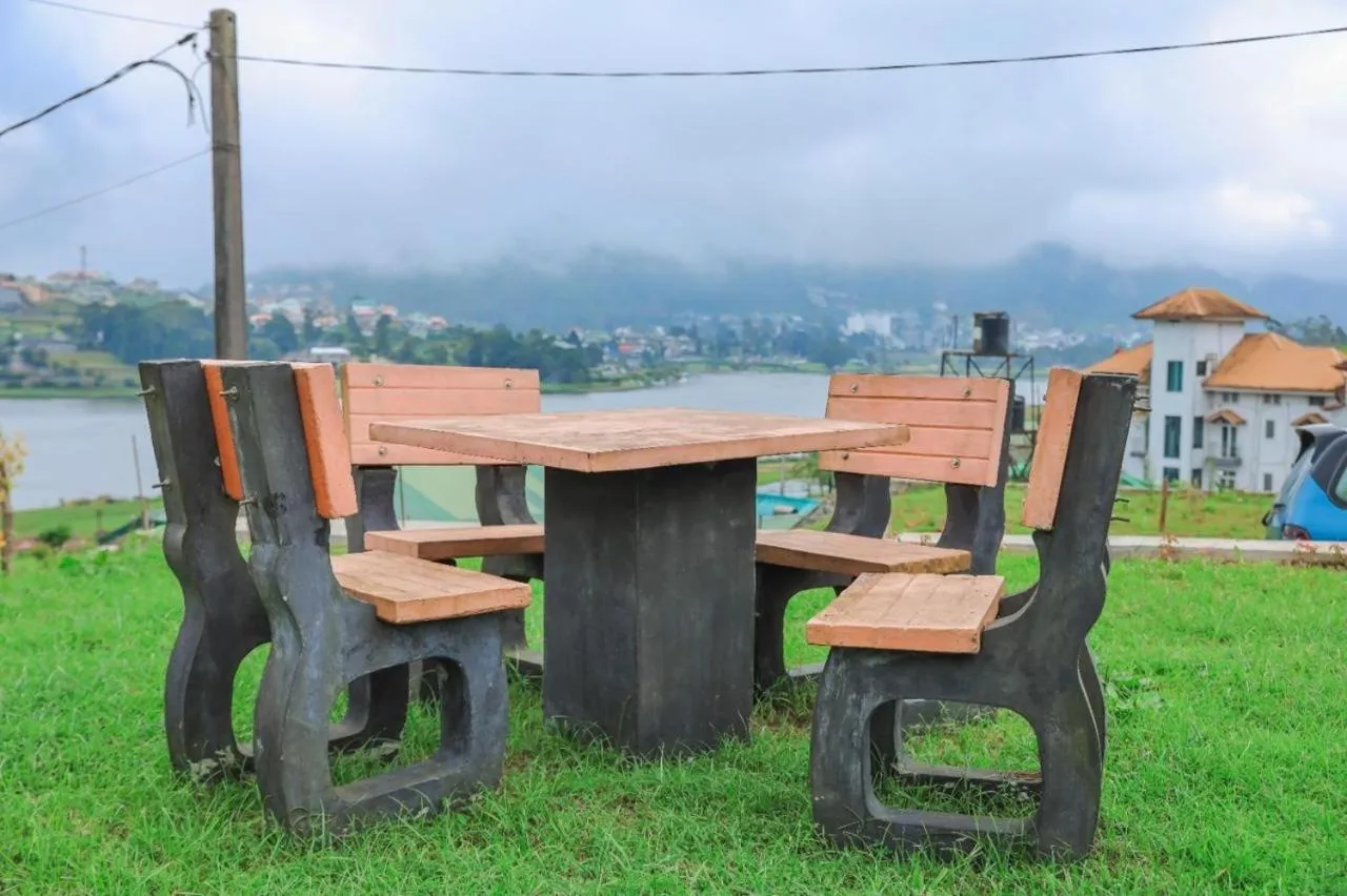 Day in Queens Lake Cabin