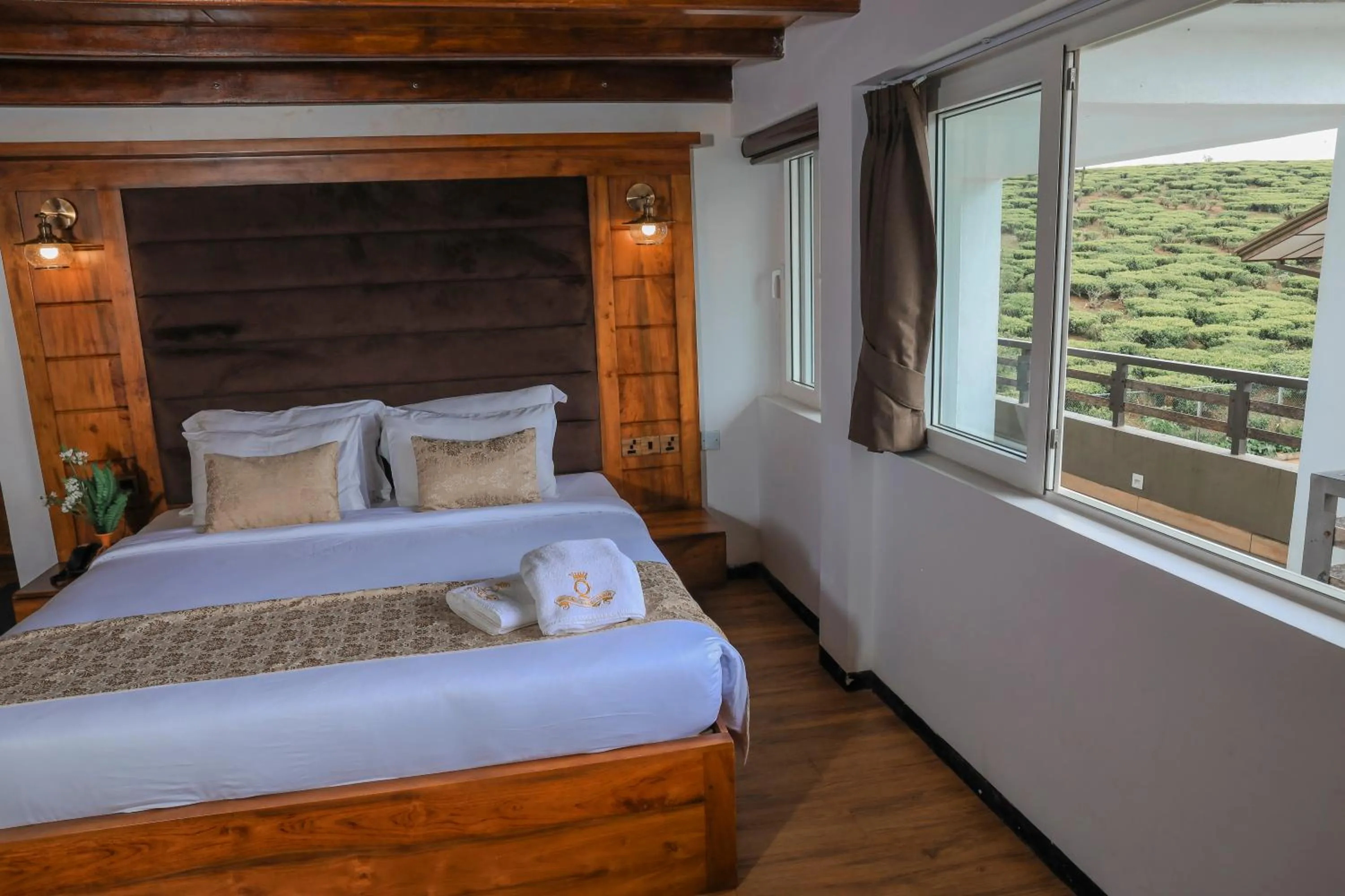 Bedroom, Bed in Queens Lake Cabin