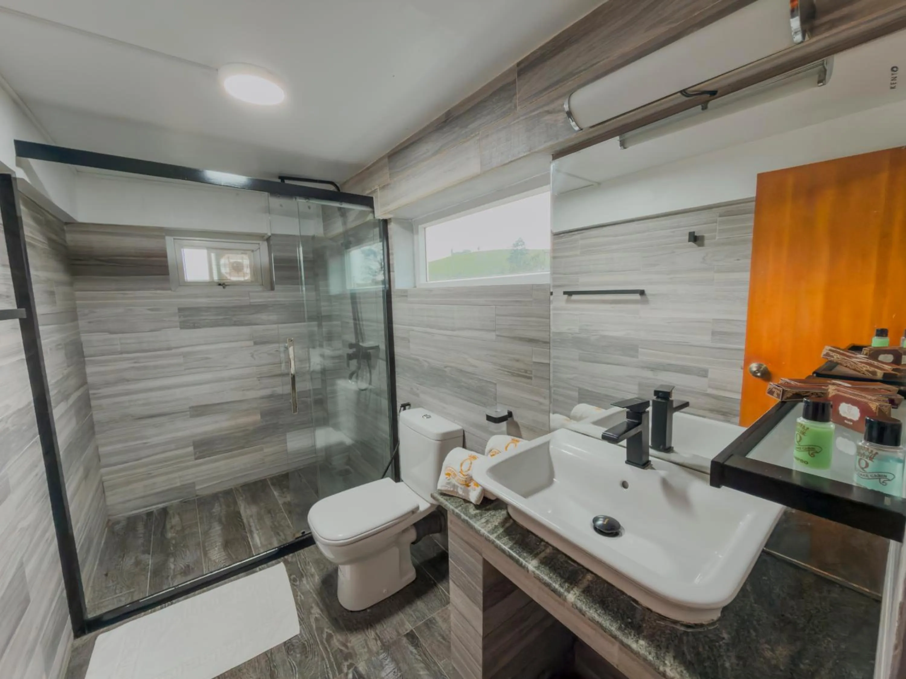 Toilet in Queens Lake Cabin