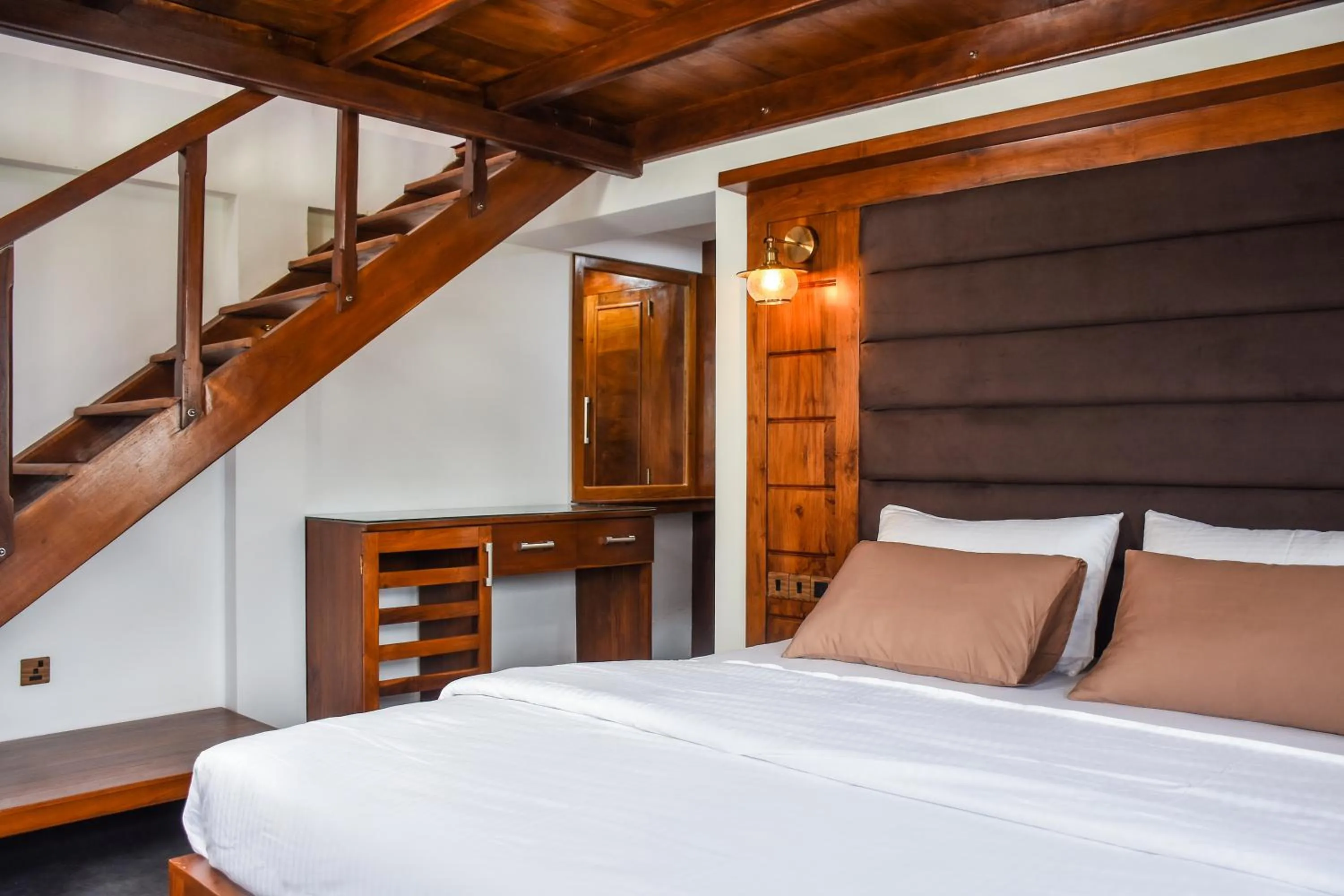 Bed in Queens Lake Cabin