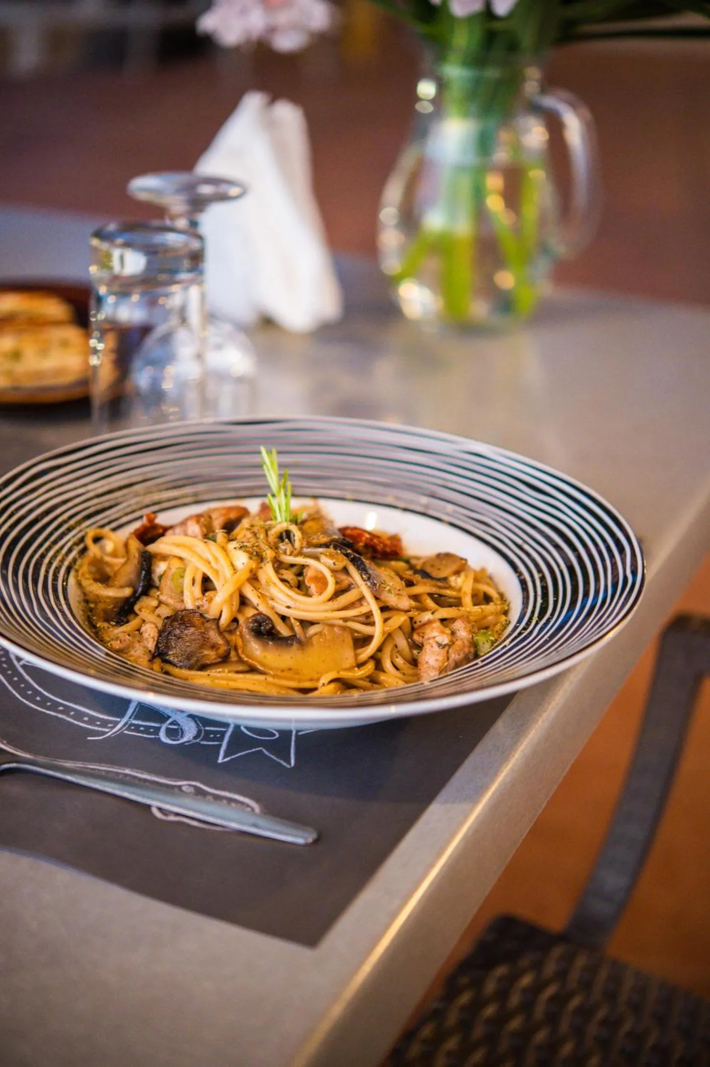 Restaurant/places to eat in Mesogeios Hotel
