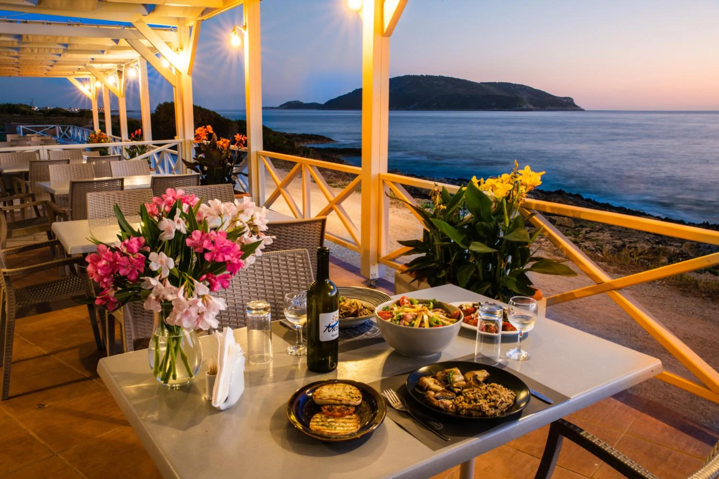 Restaurant/places to eat in Mesogeios Hotel