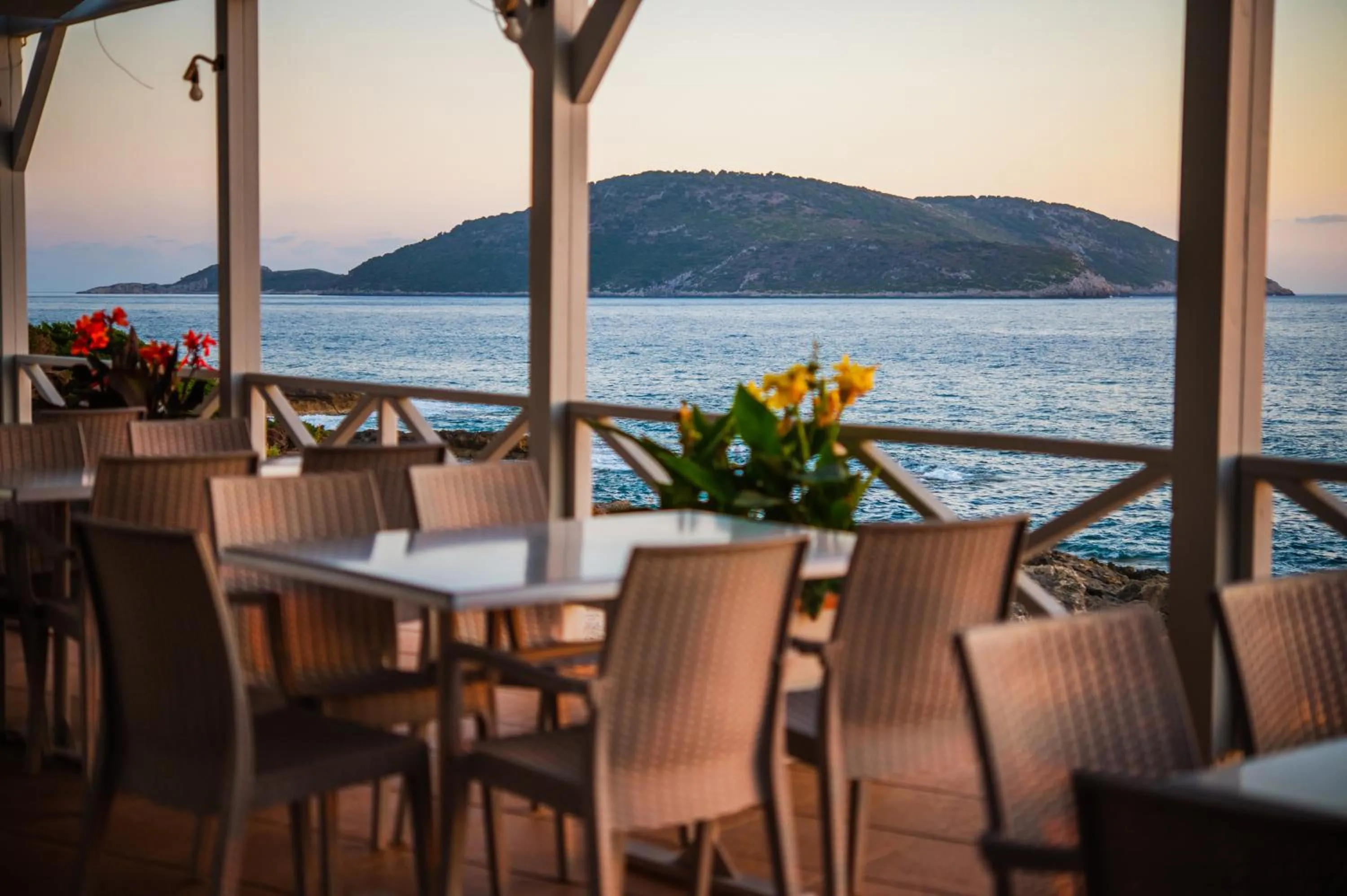 Restaurant/places to eat in Mesogeios Hotel