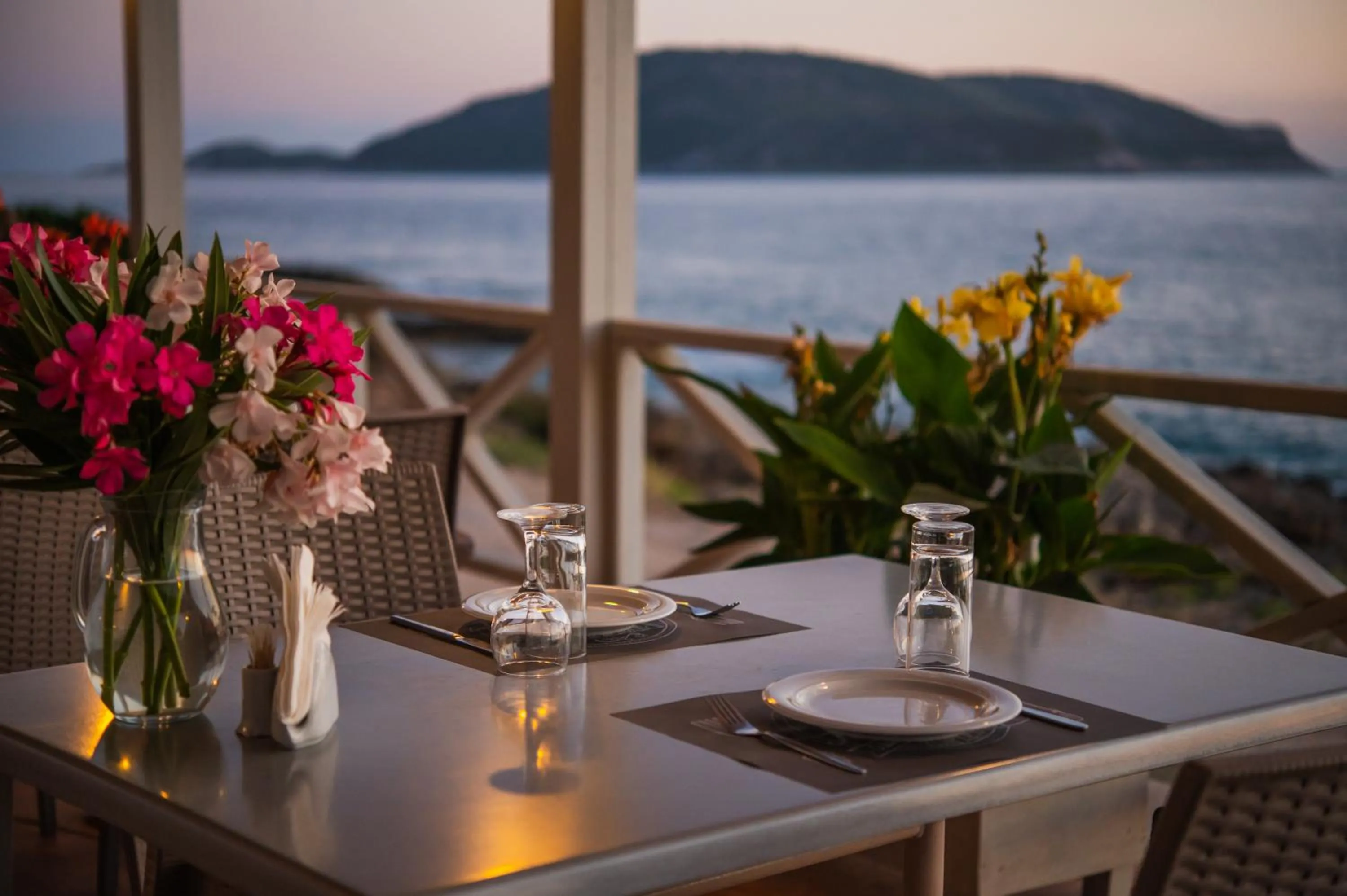 Restaurant/places to eat in Mesogeios Hotel