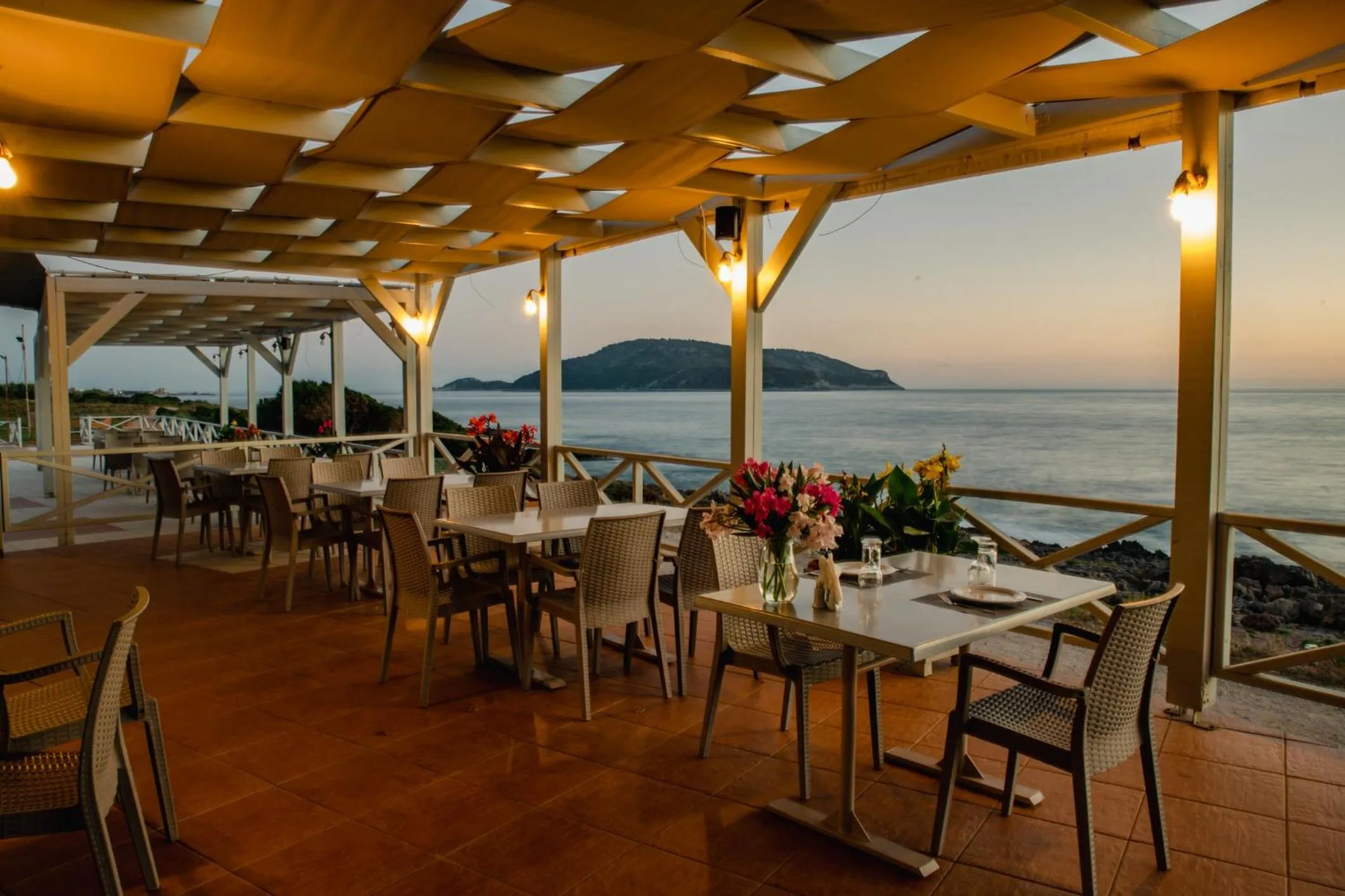 Restaurant/places to eat in Mesogeios Hotel