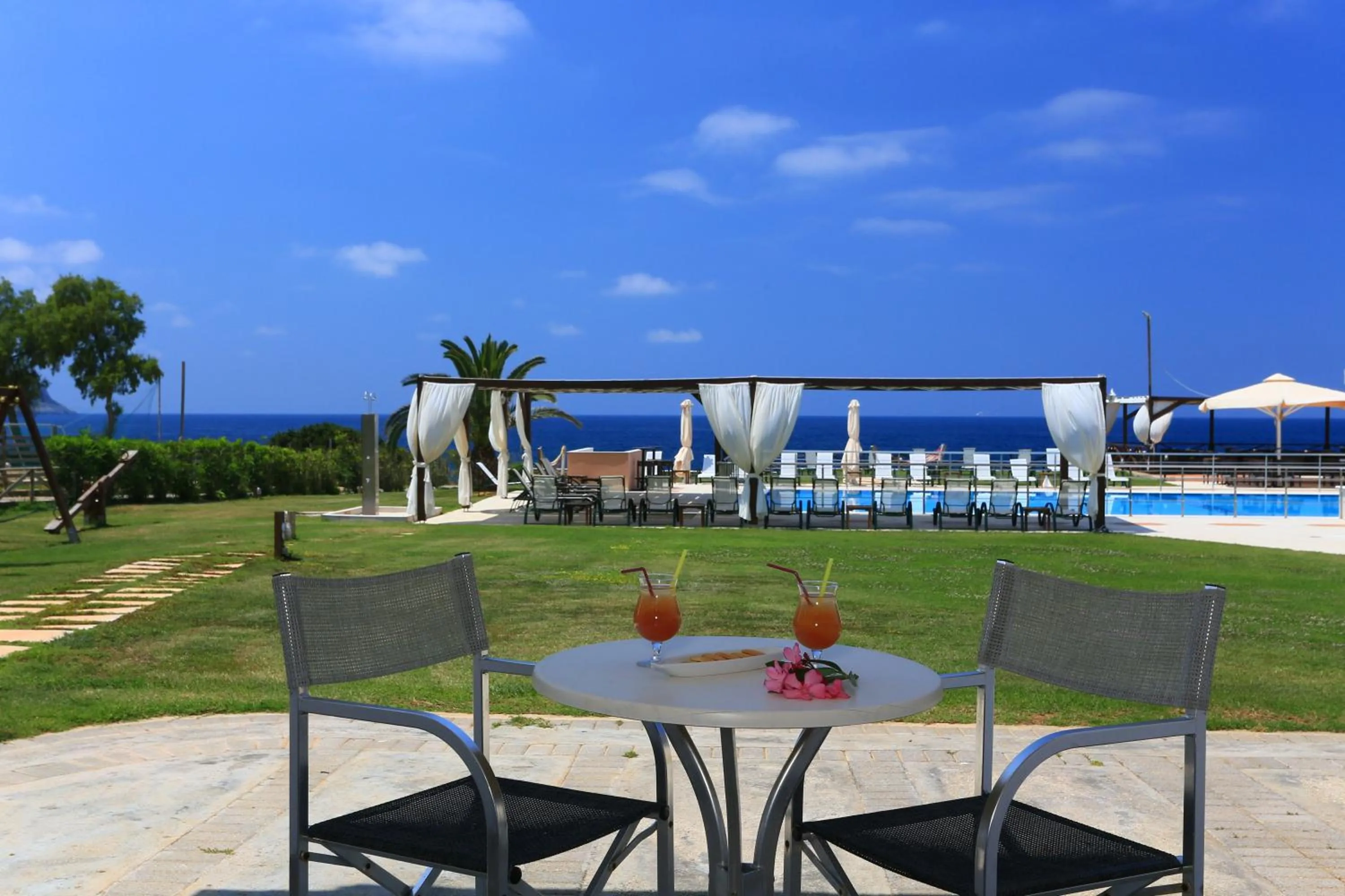 Garden in Mesogeios Hotel