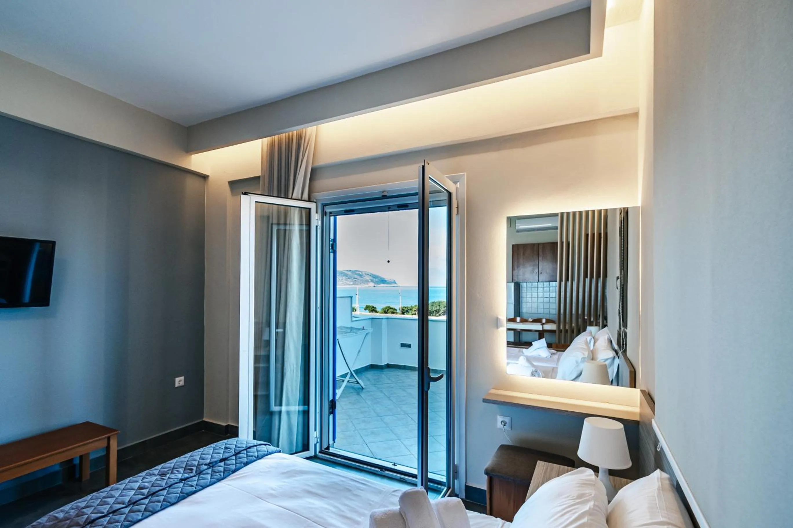 TV and multimedia, Bed in Mesogeios Hotel