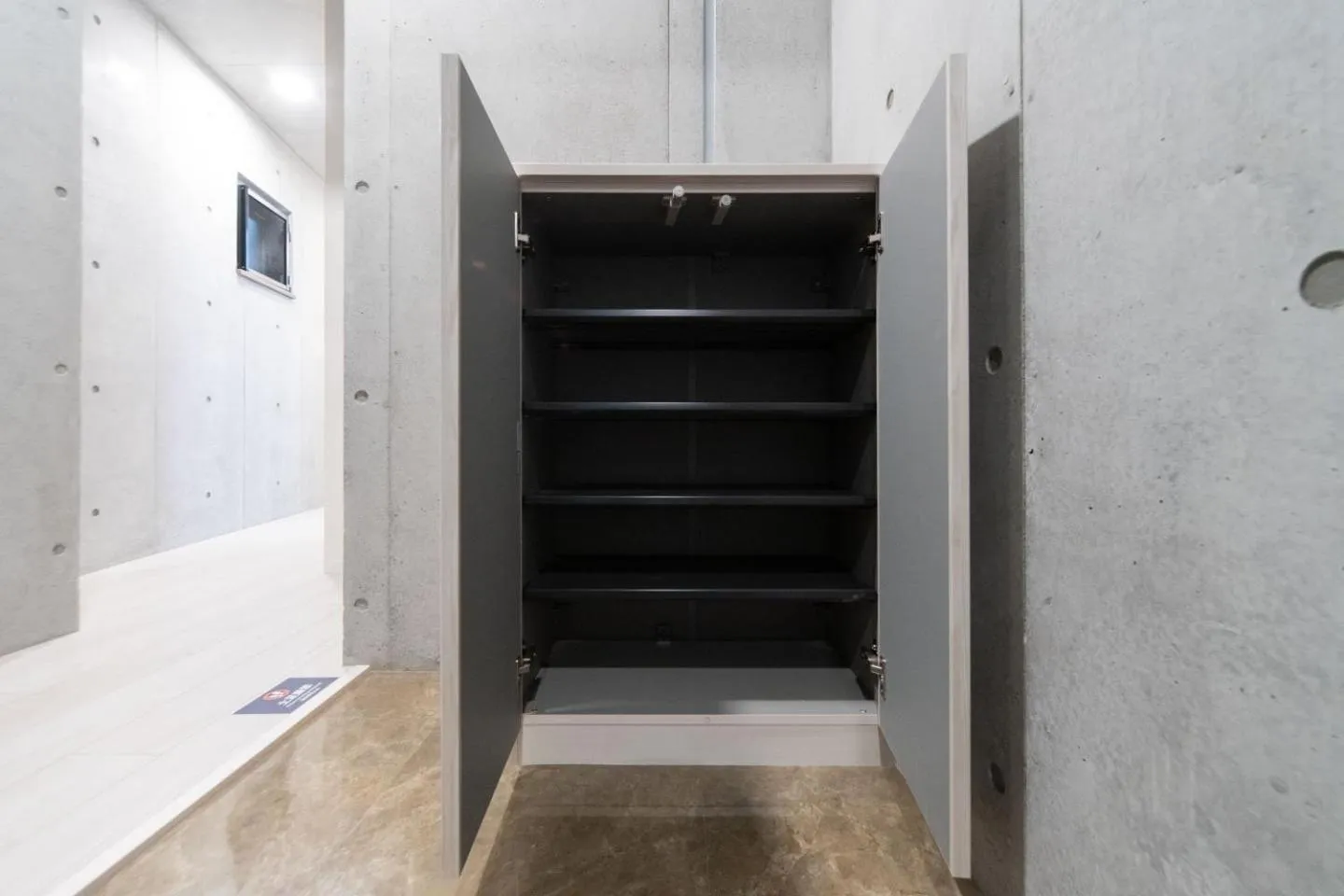 wardrobe in Ferio Kamata II