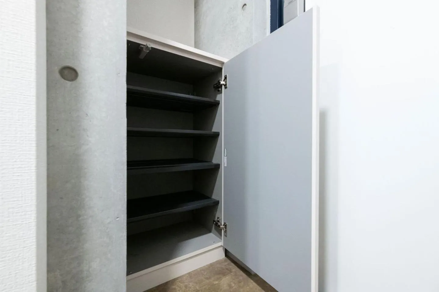 wardrobe in Ferio Kamata II
