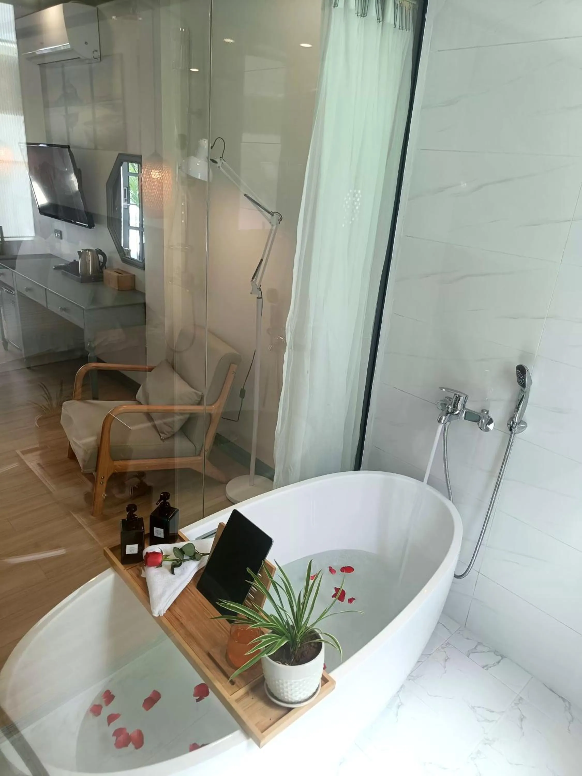 Bath in LuangPrabang Pearl Hotel