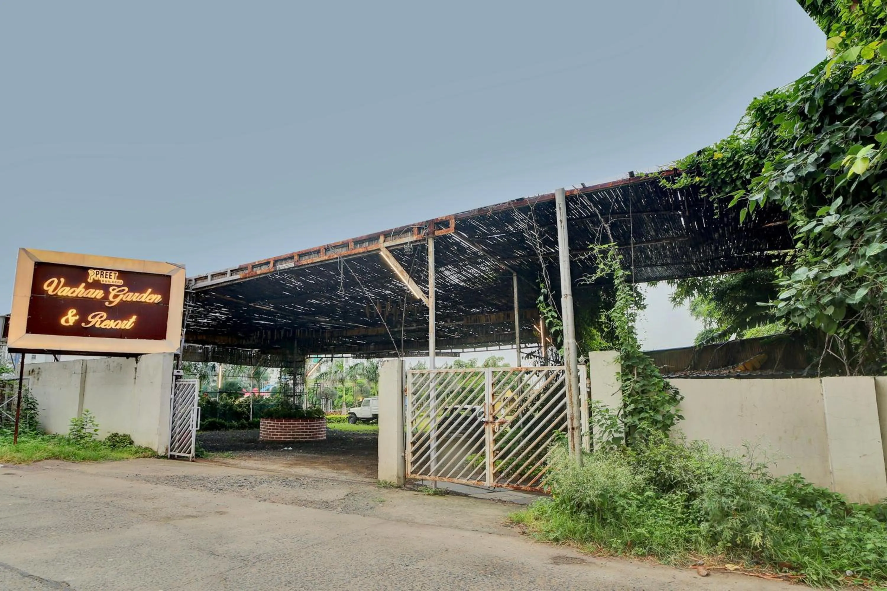 Facade/entrance in Super Hotel O Vachan Garden And Resort