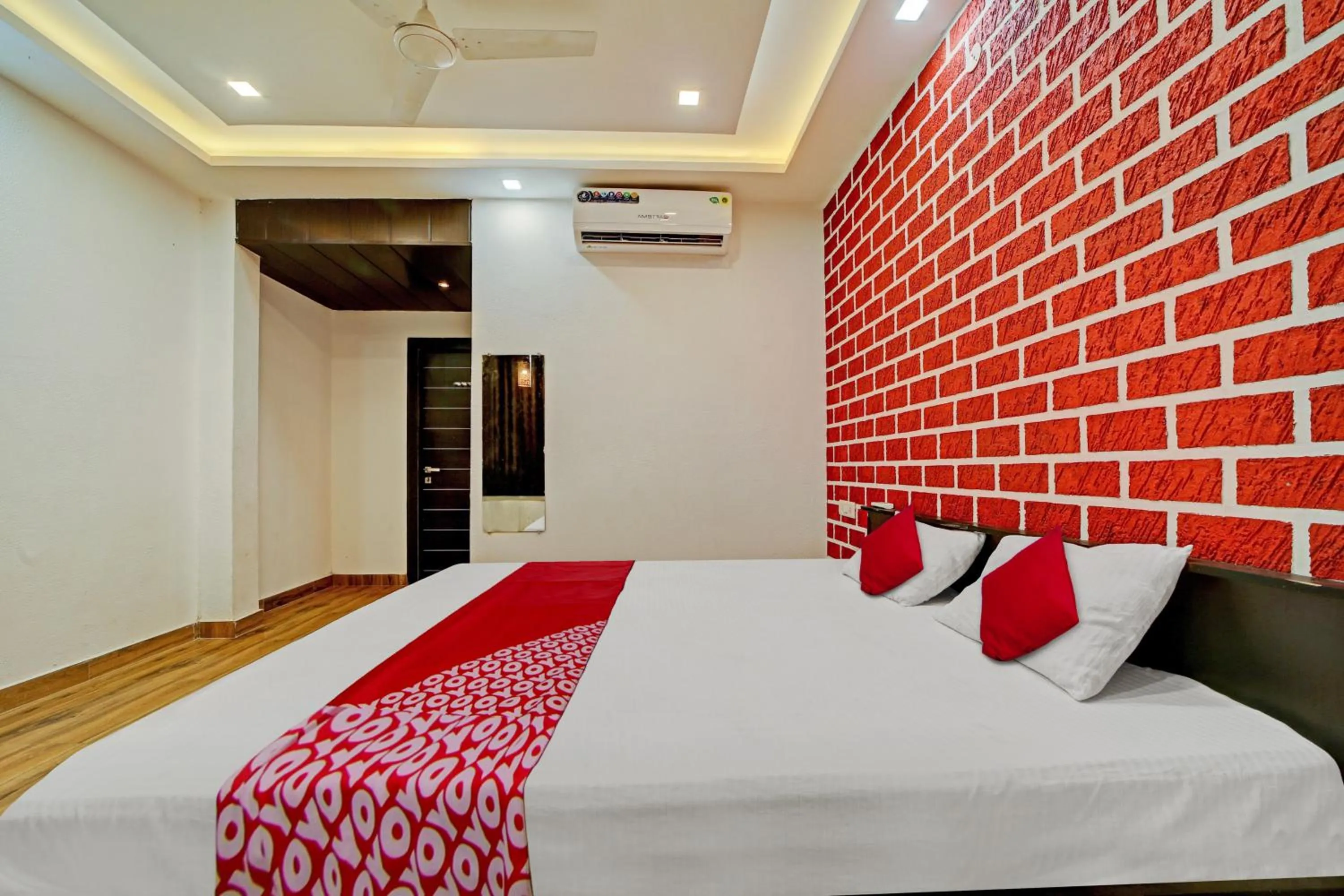 Bedroom, Bed in Super Hotel O Vachan Garden And Resort