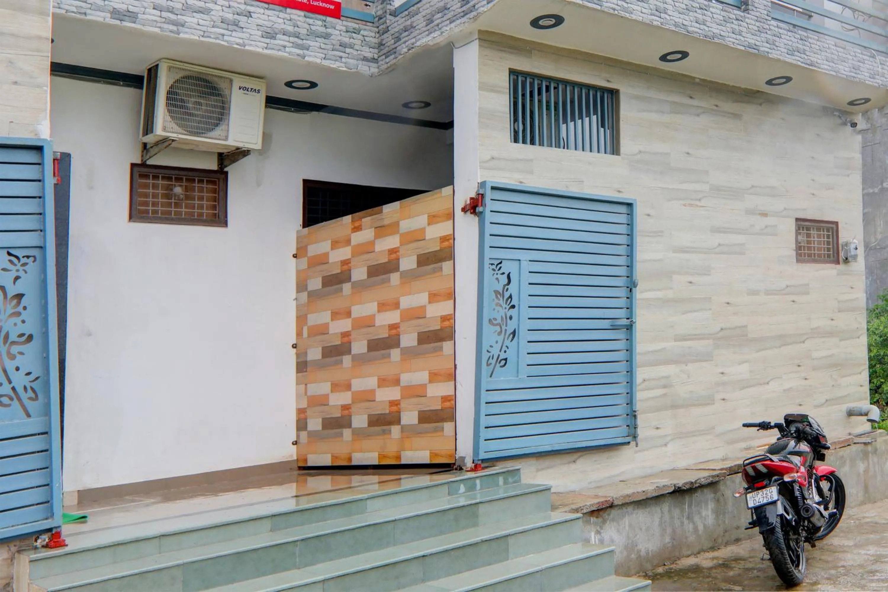 Facade/entrance in Hotel O Ideal Inn