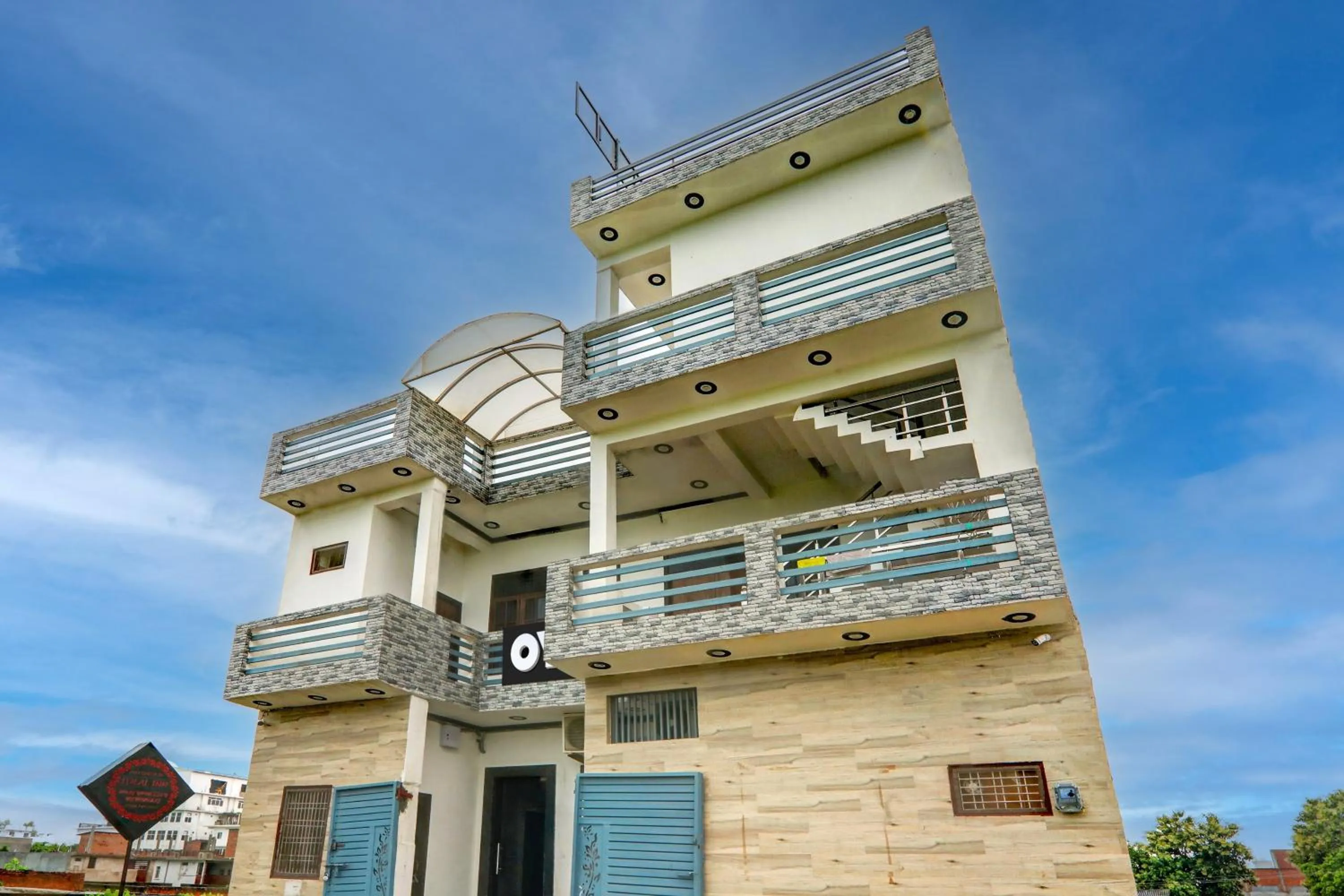 Facade/entrance in Hotel O Ideal Inn