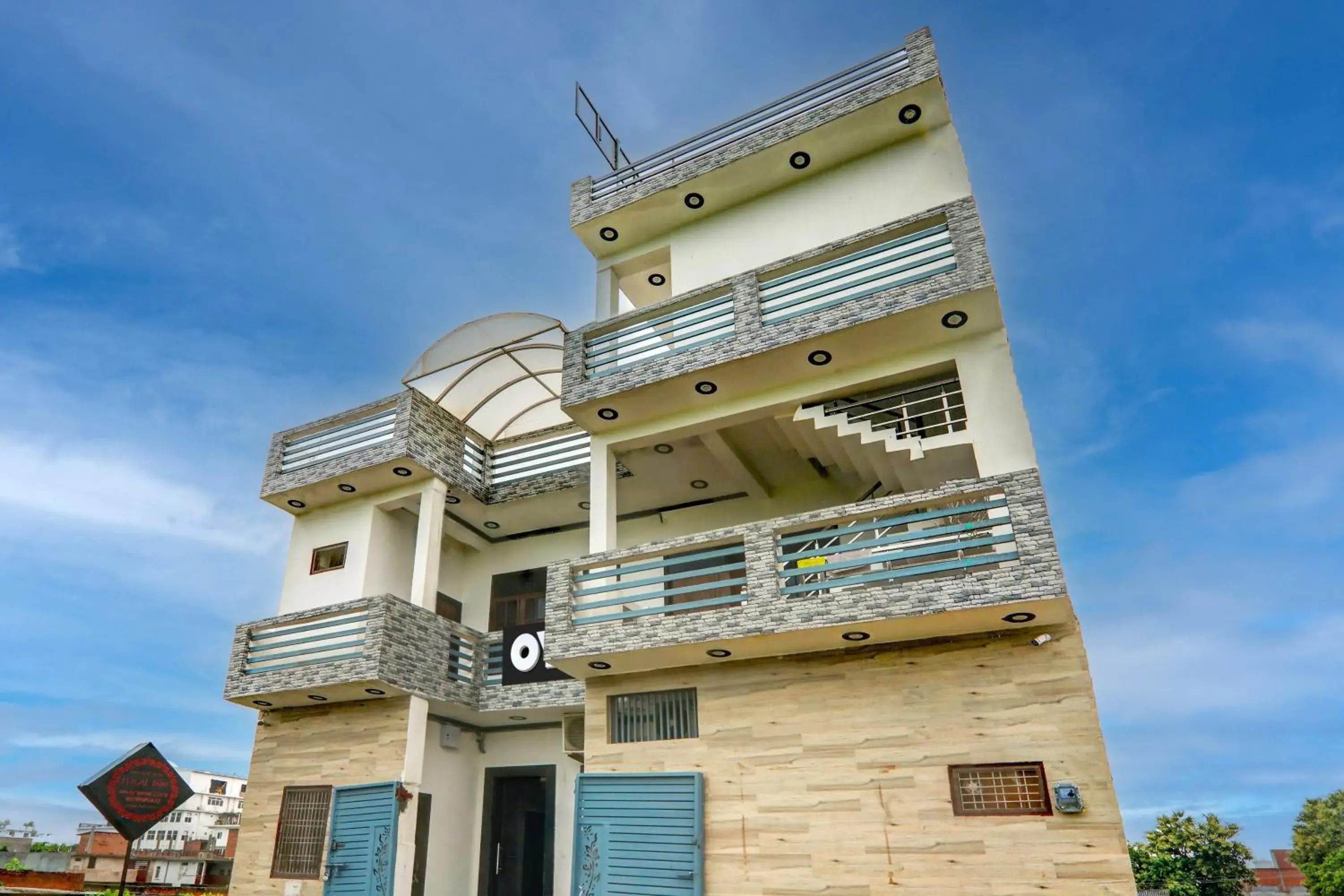 Facade/entrance in Hotel O Ideal Inn Facade/entrance in Hotel O Ideal Inn