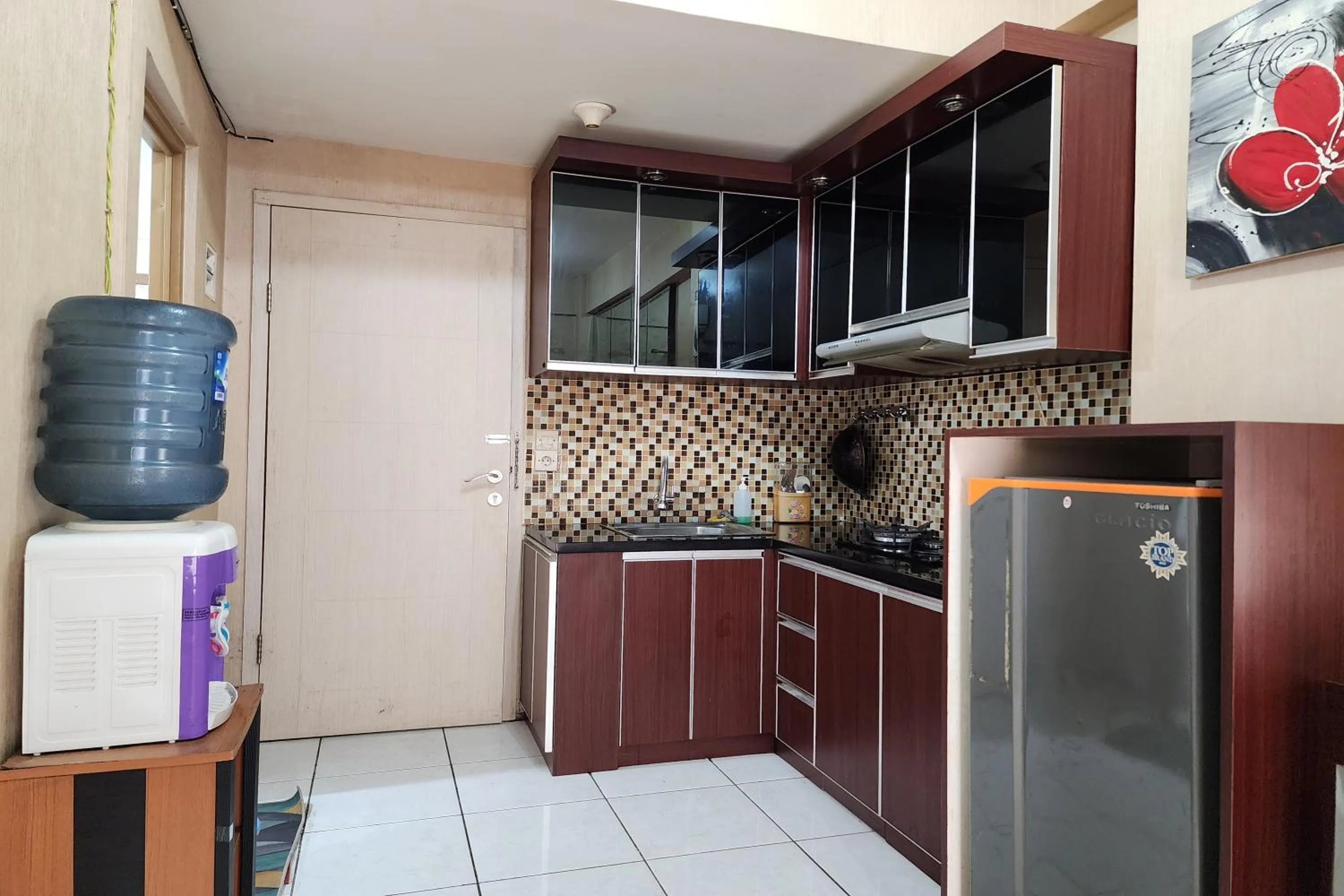 Kitchen or kitchenette in Queen Room 2 @ Grand Center Point Apartment