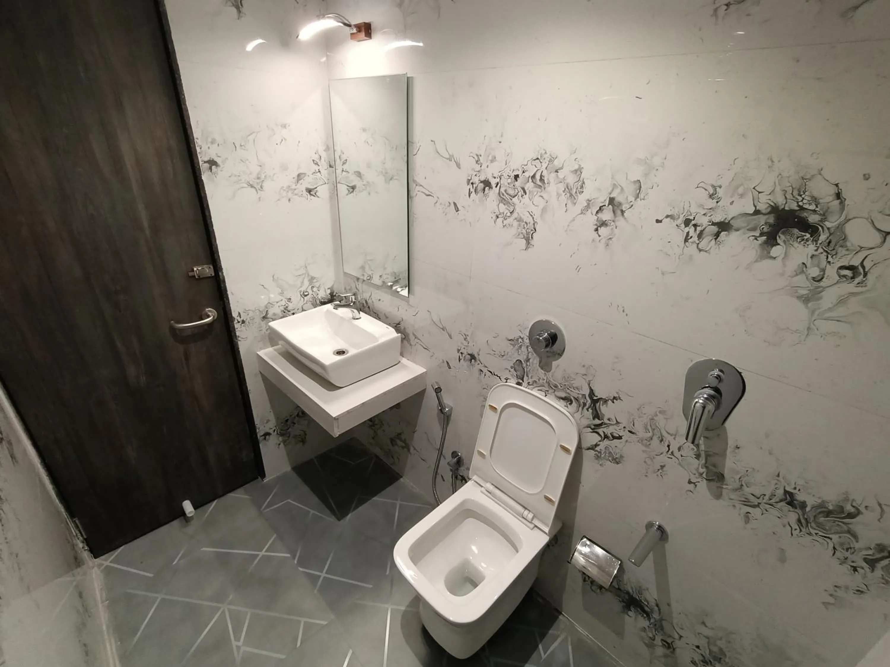 Shower in Hotel Classio Andheri - Near DN Nagar Metro Station