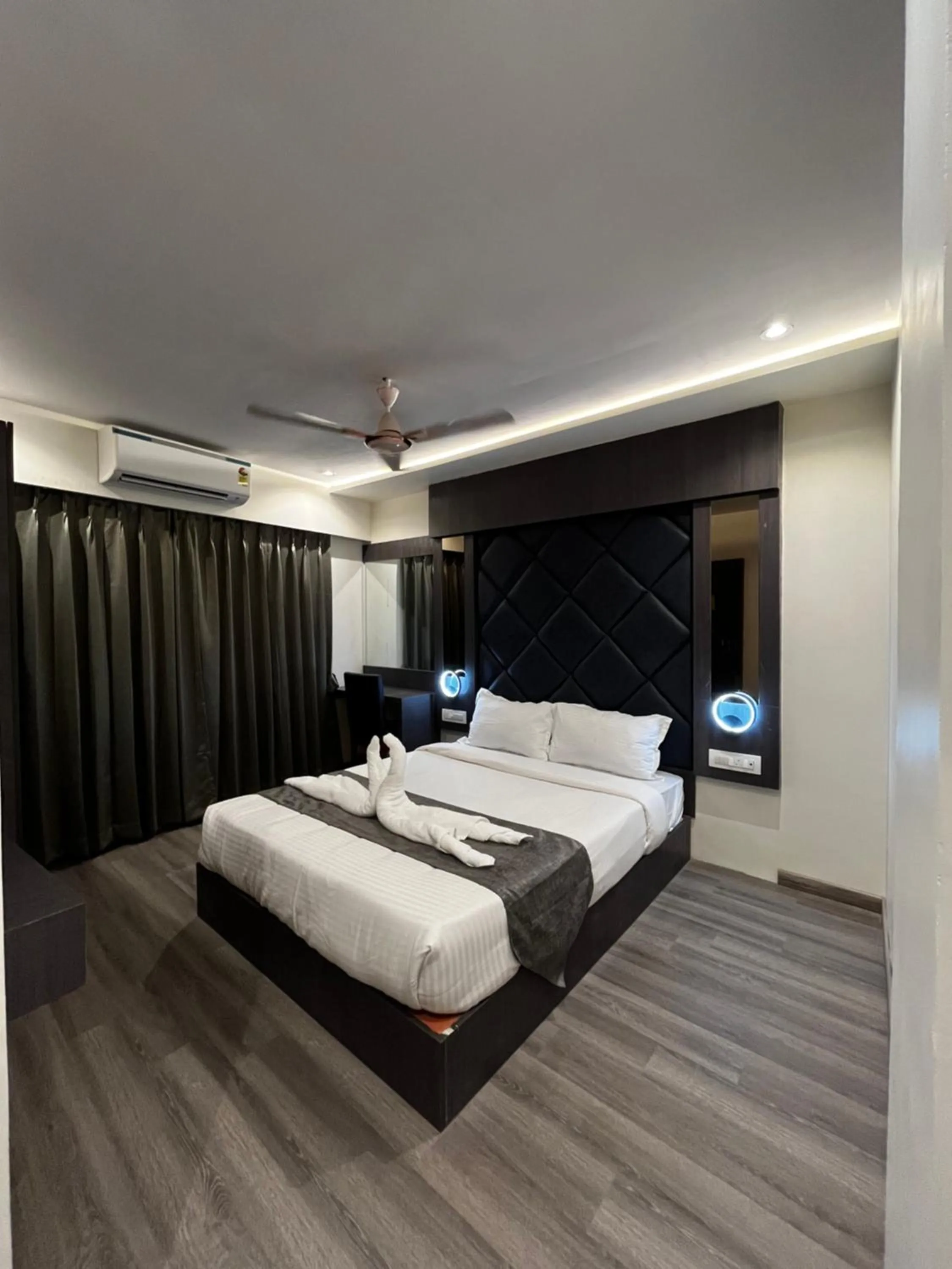 Bed in Hotel Classio Andheri - Near DN Nagar Metro Station
