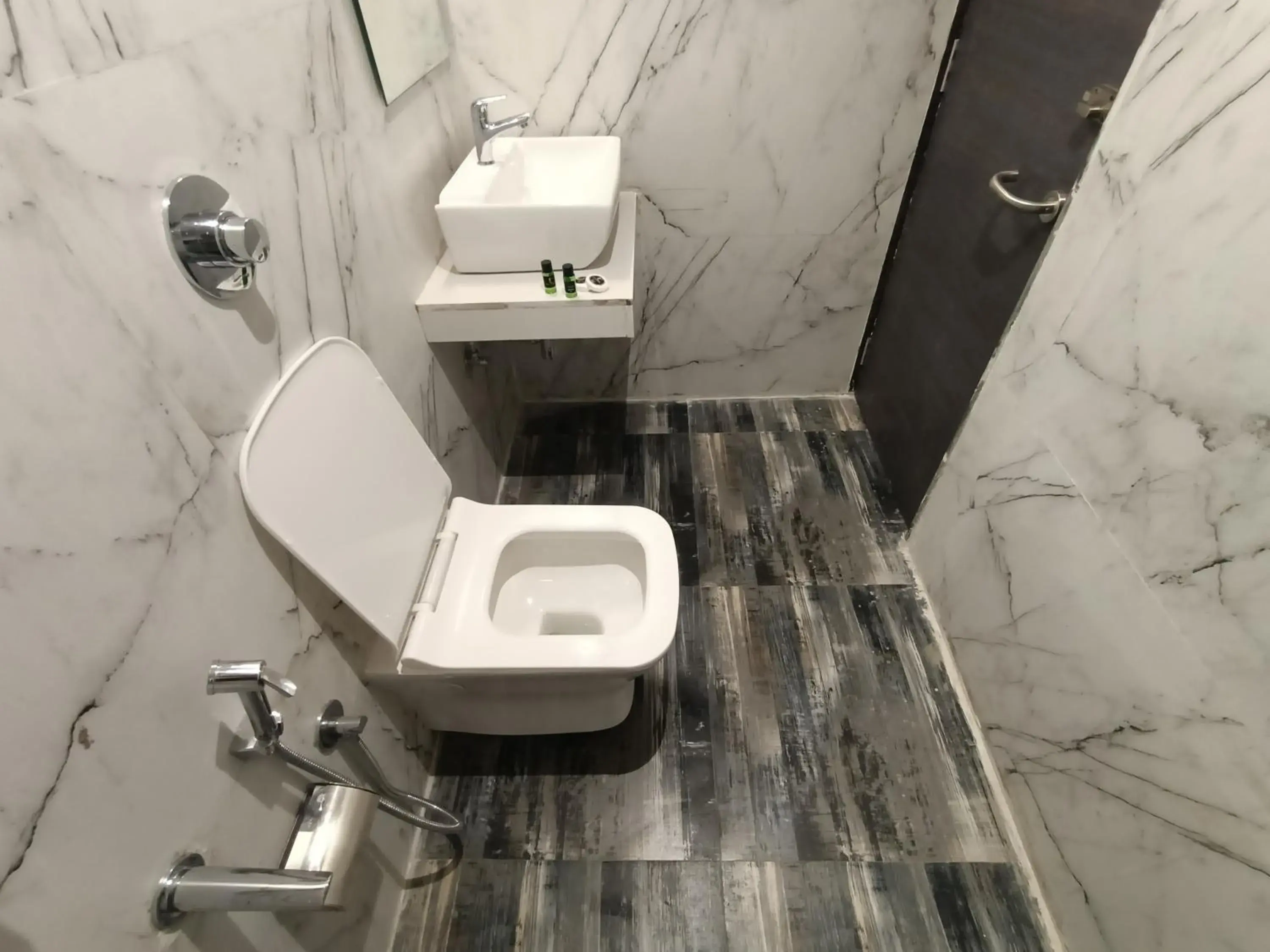 Shower in Hotel Classio Andheri - Near DN Nagar Metro Station Shower in Hotel Classio Andheri - Near DN Nagar Metro Station