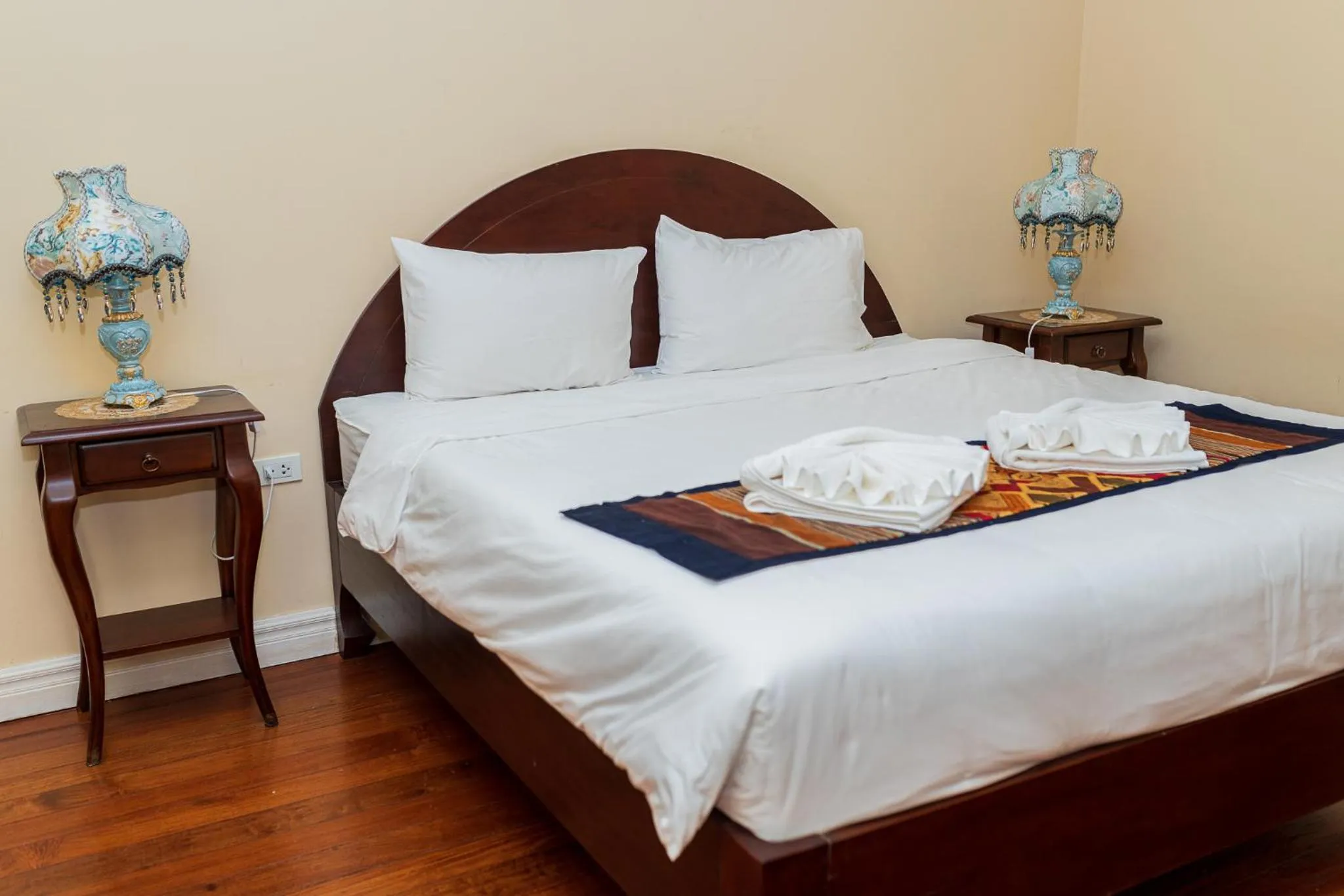 Bed in Le Luxe Boutique Hotel