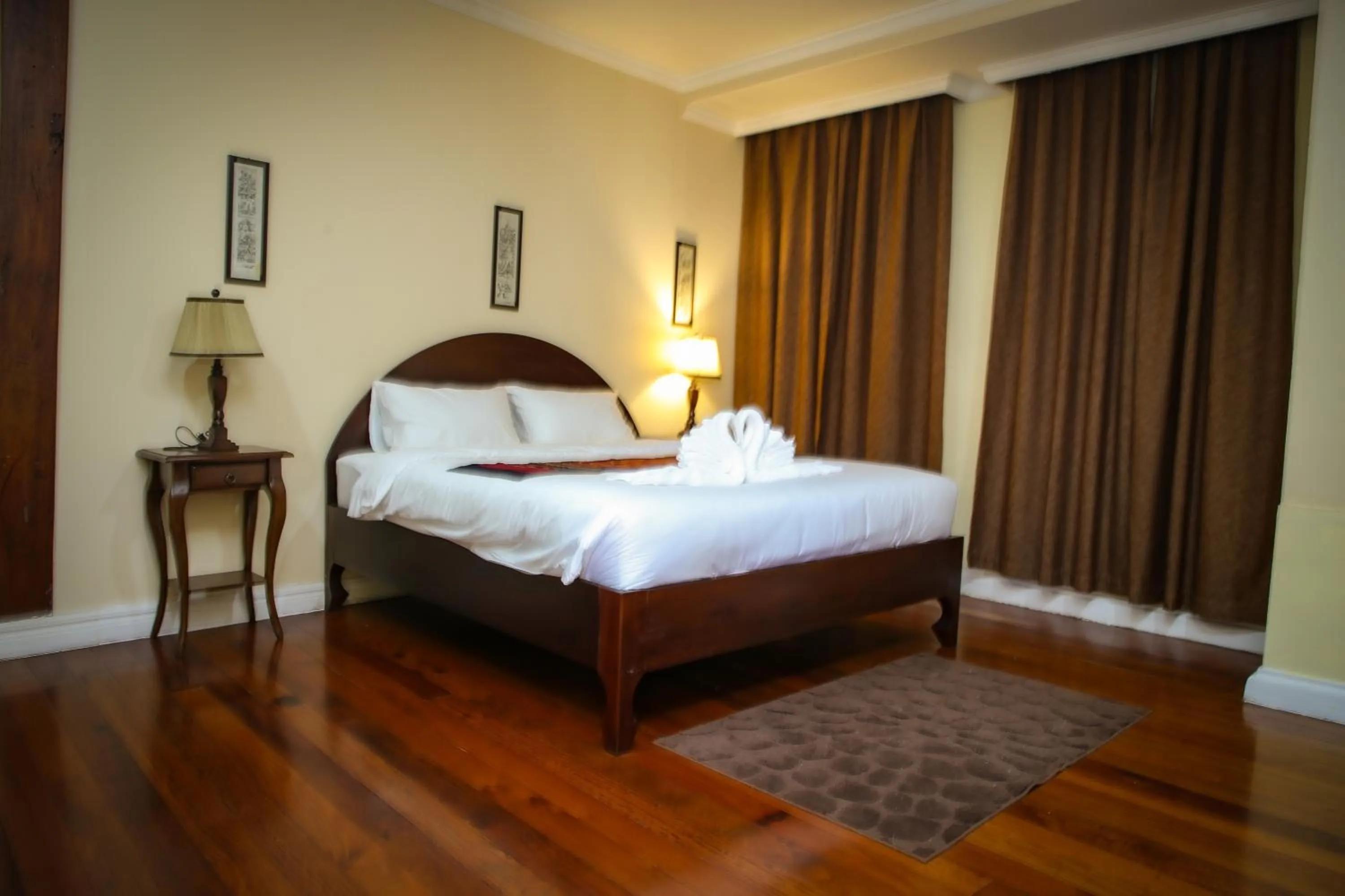 Bed in Le Luxe Boutique Hotel