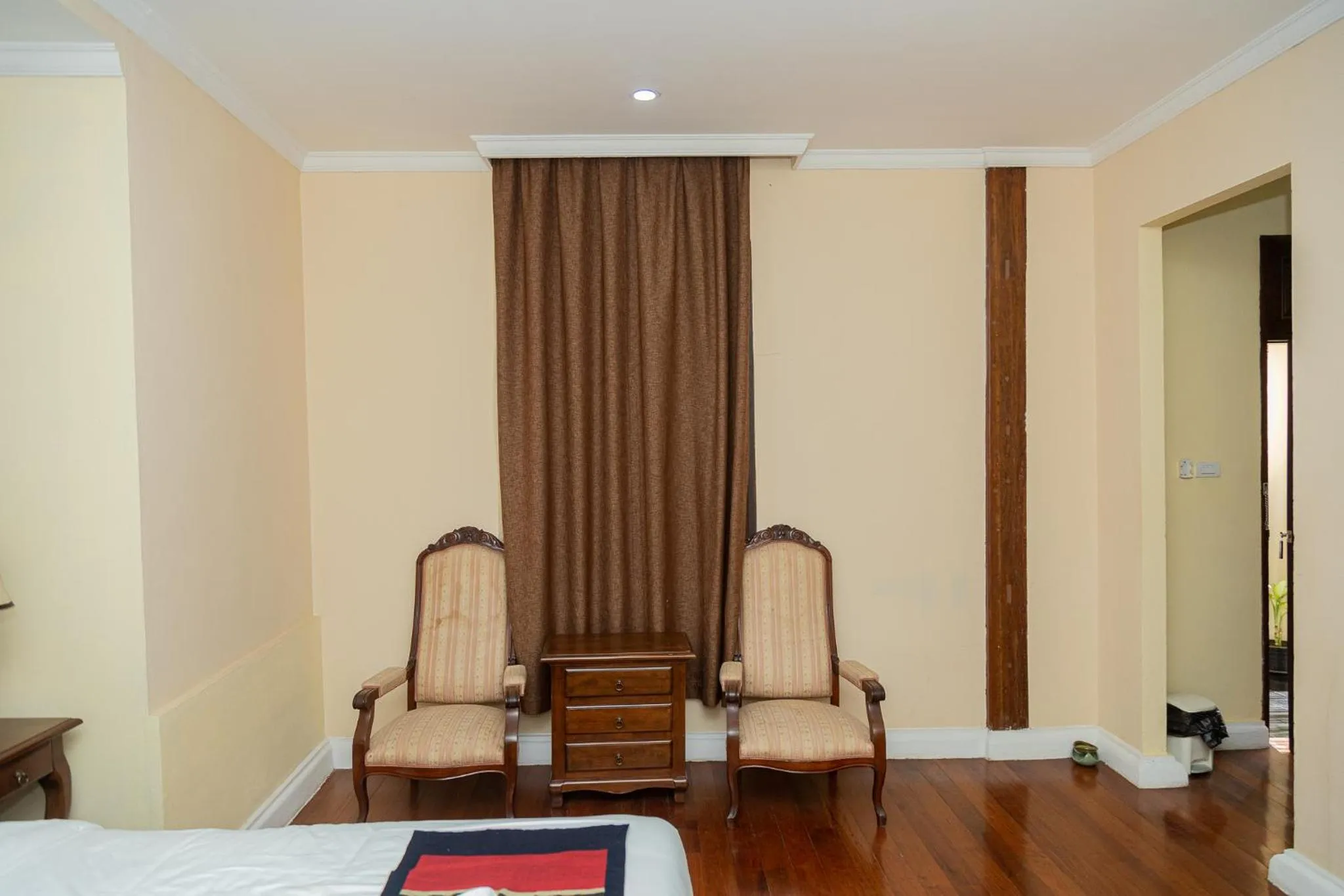 Photo of the whole room, Bed in Le Luxe Boutique Hotel