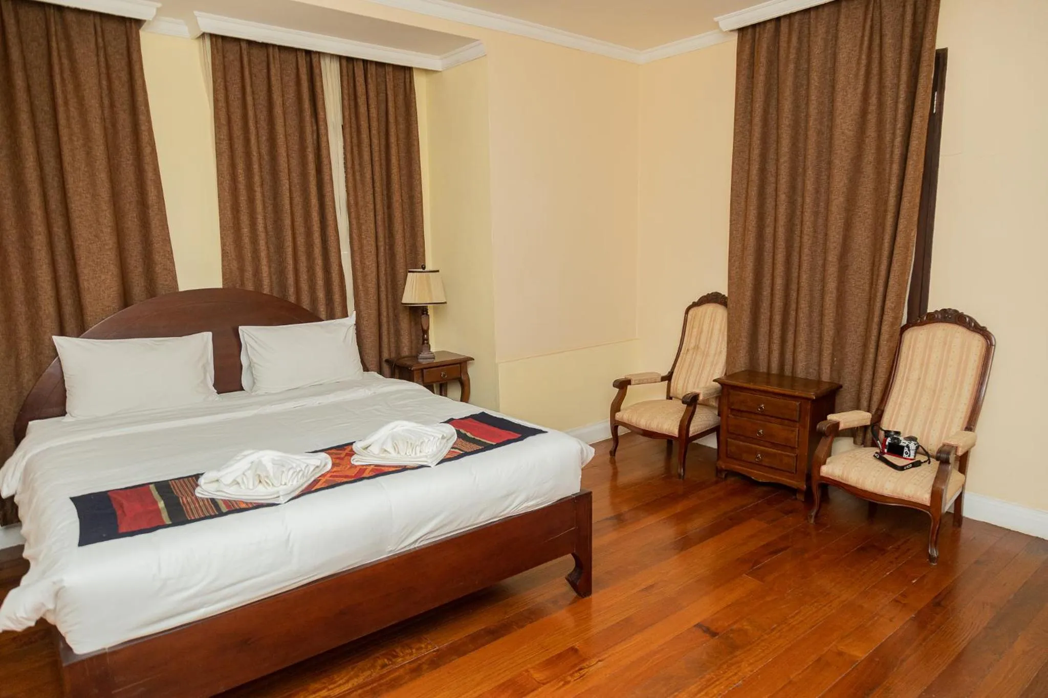 Bed in Le Luxe Boutique Hotel