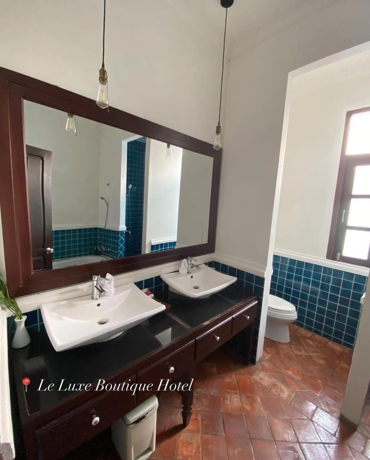 Toilet in Le Luxe Boutique Hotel