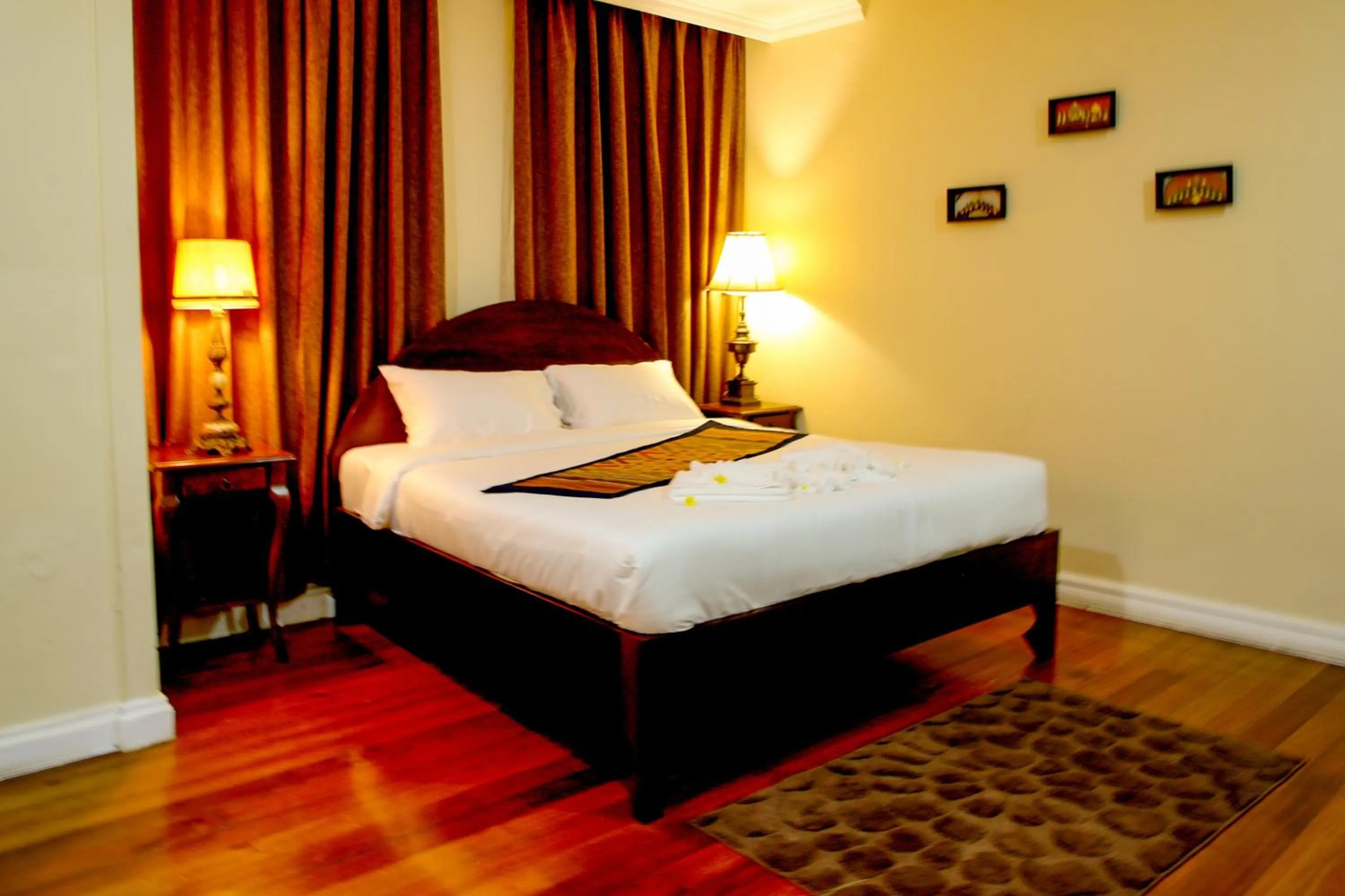 Bed in Le Luxe Boutique Hotel