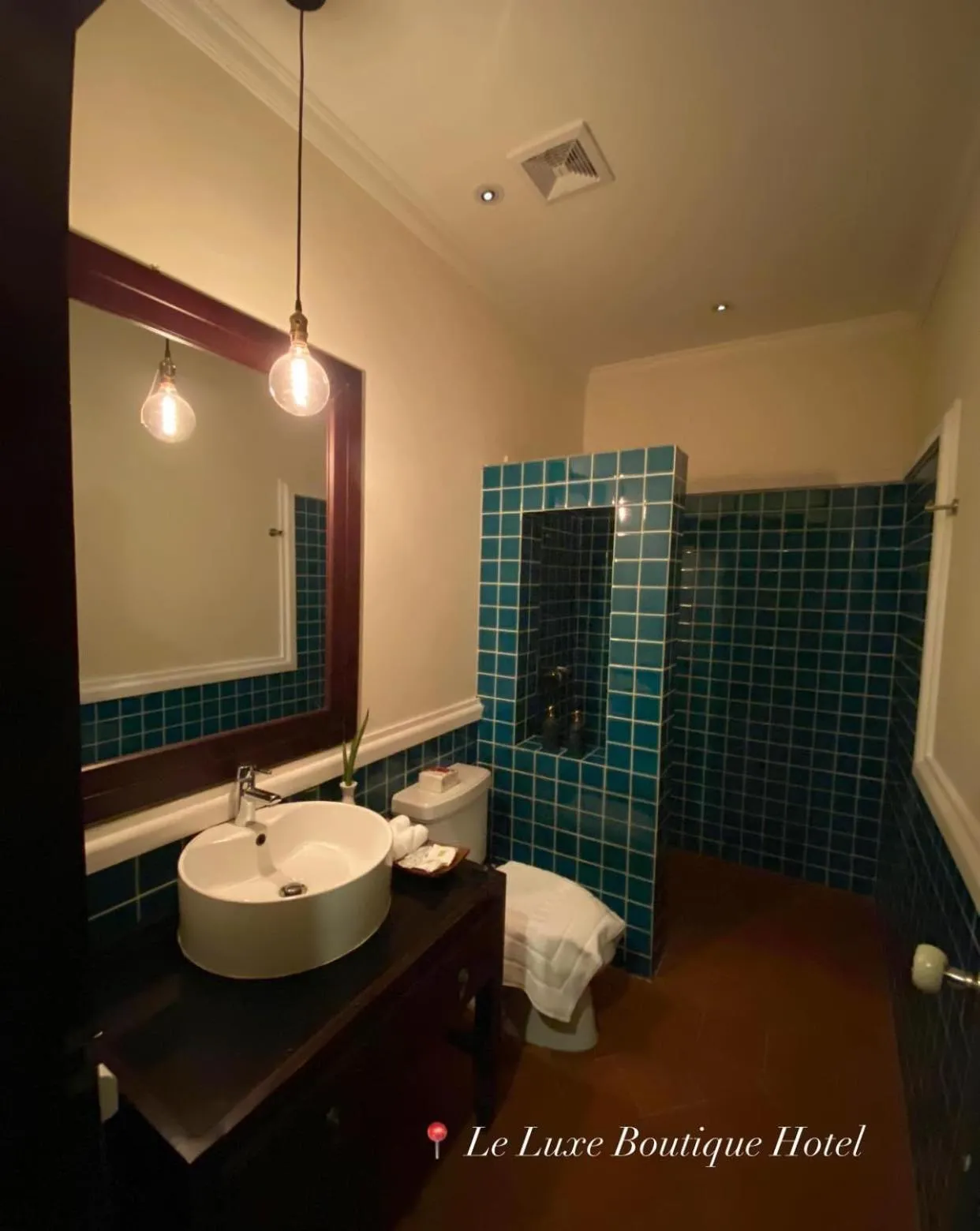 Toilet in Le Luxe Boutique Hotel