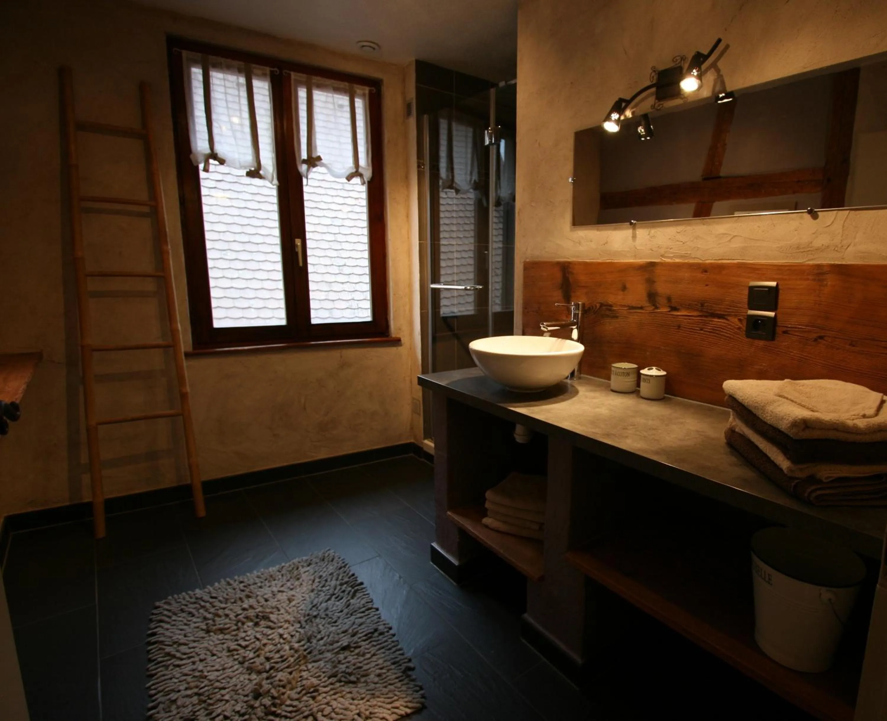 Shower in Les Authentics - La Maison d'Amélie