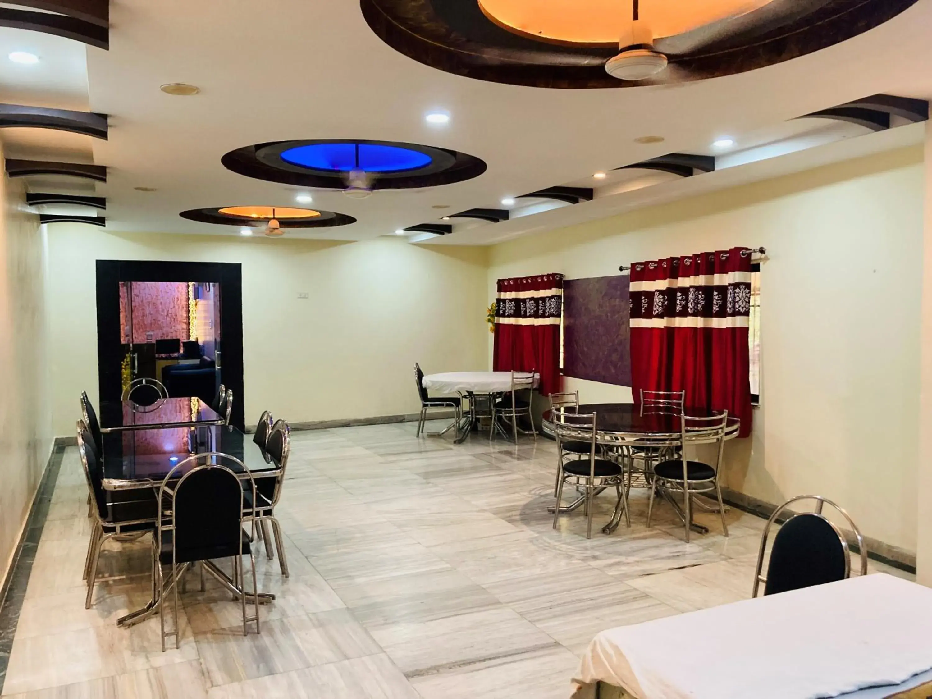 Restaurant/places to eat in Hotel Jagdish Restaurant/places to eat in Hotel Jagdish