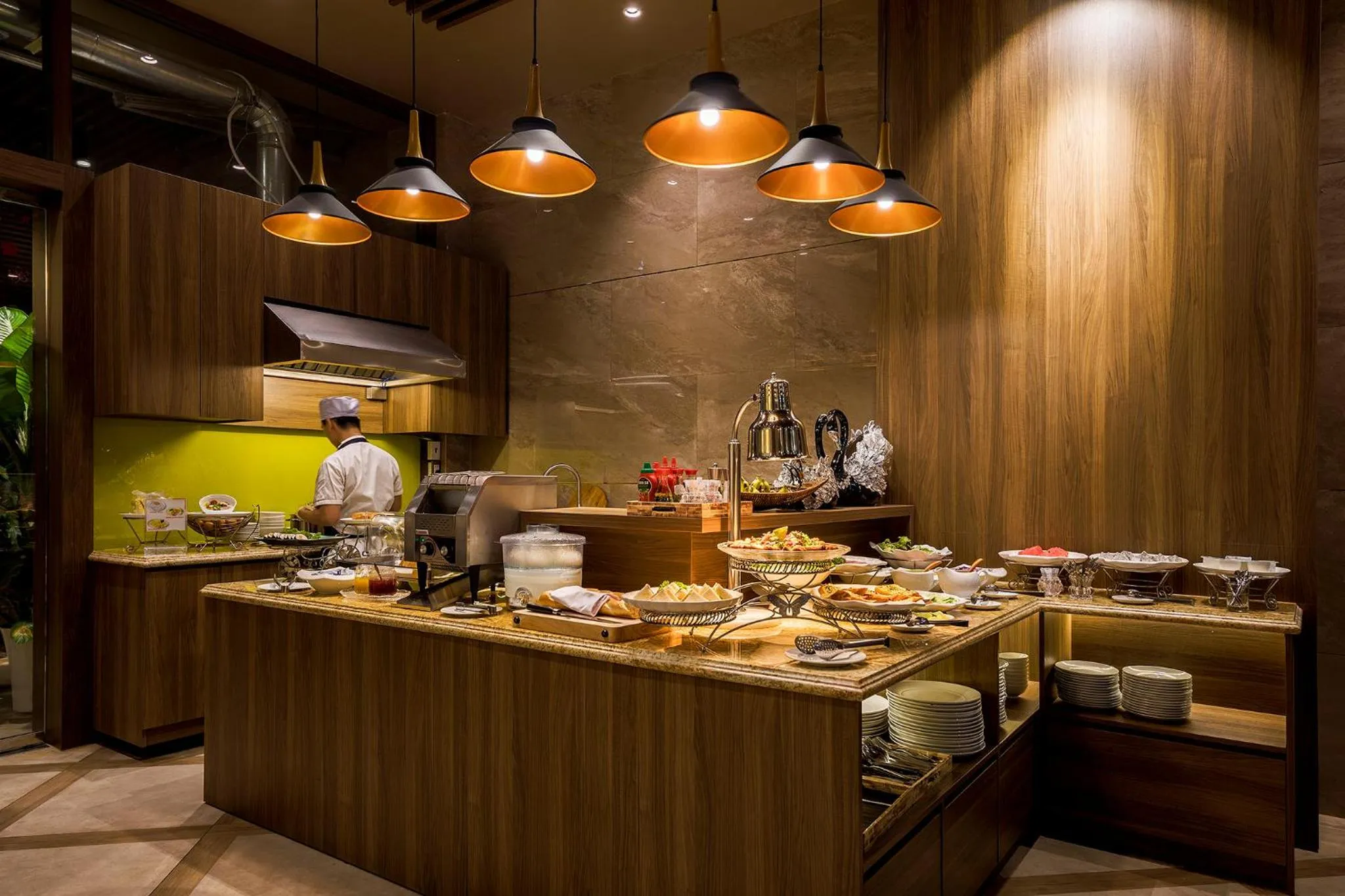 Restaurant/places to eat in Sunflower Luxury Hotel