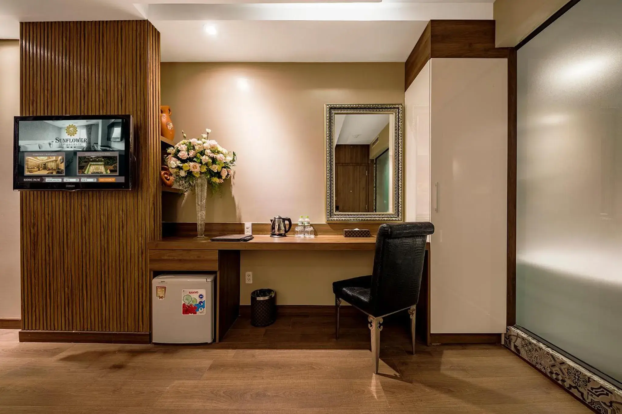 TV and multimedia in Sunflower Luxury Hotel TV and multimedia in Sunflower Luxury Hotel