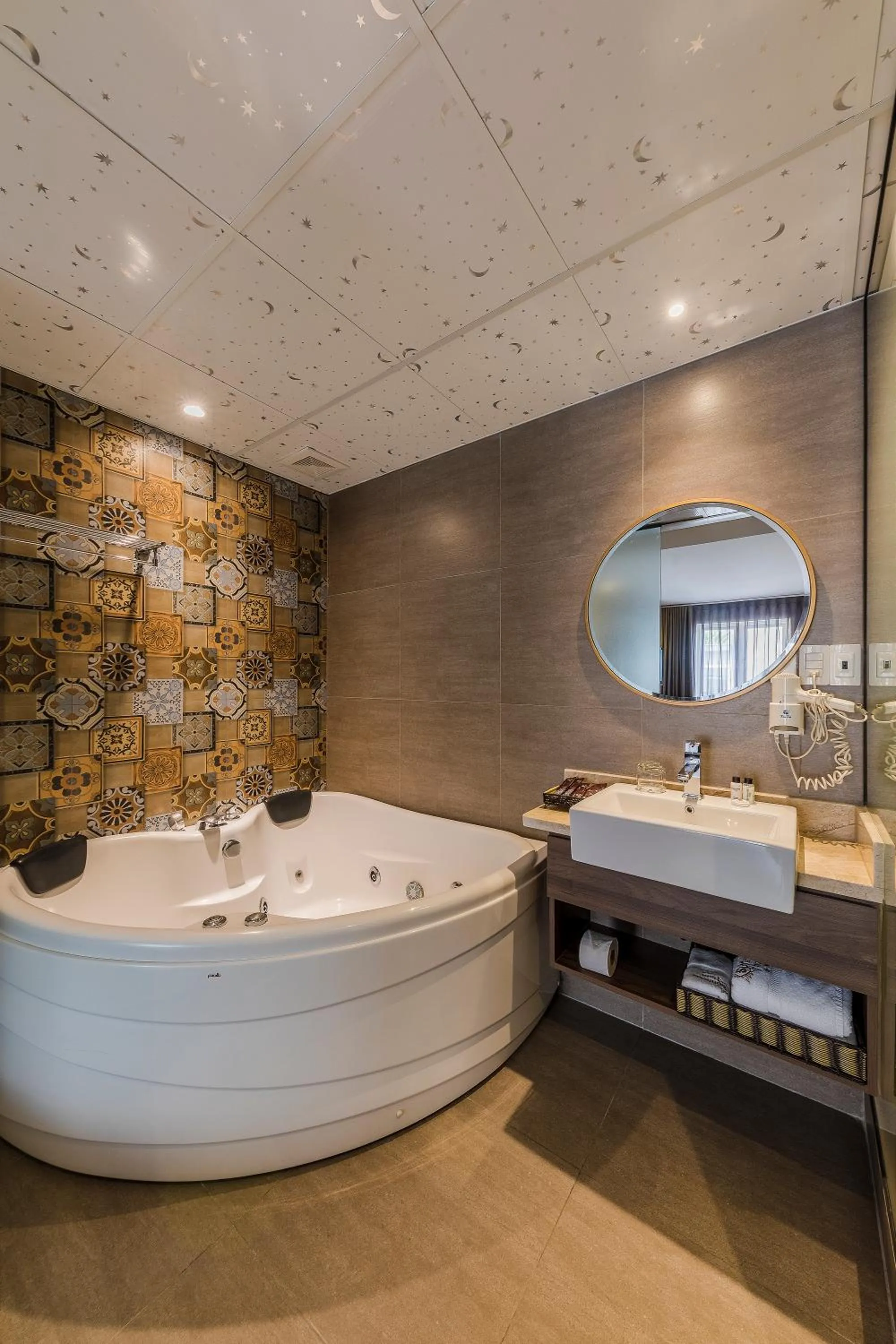 Sunflower Luxury Hotel