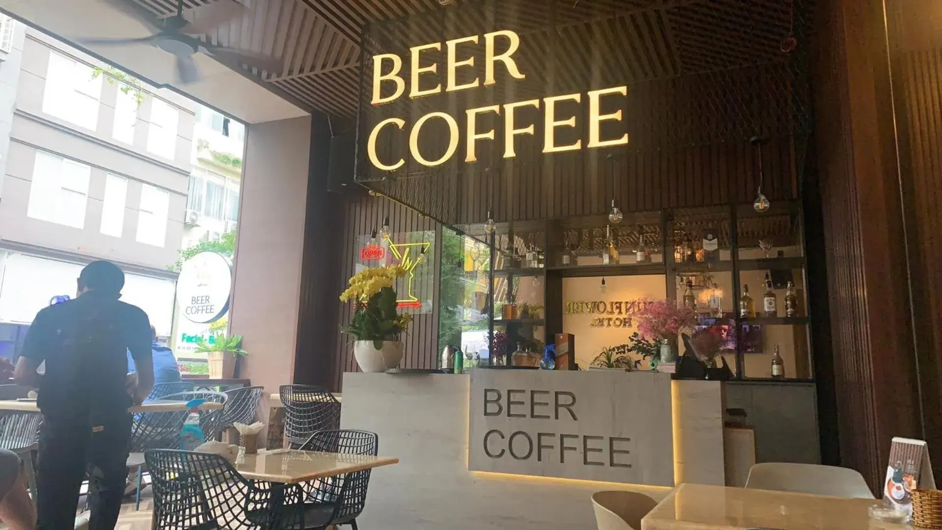 Restaurant/places to eat in Sunflower Luxury Hotel Restaurant/places to eat in Sunflower Luxury Hotel