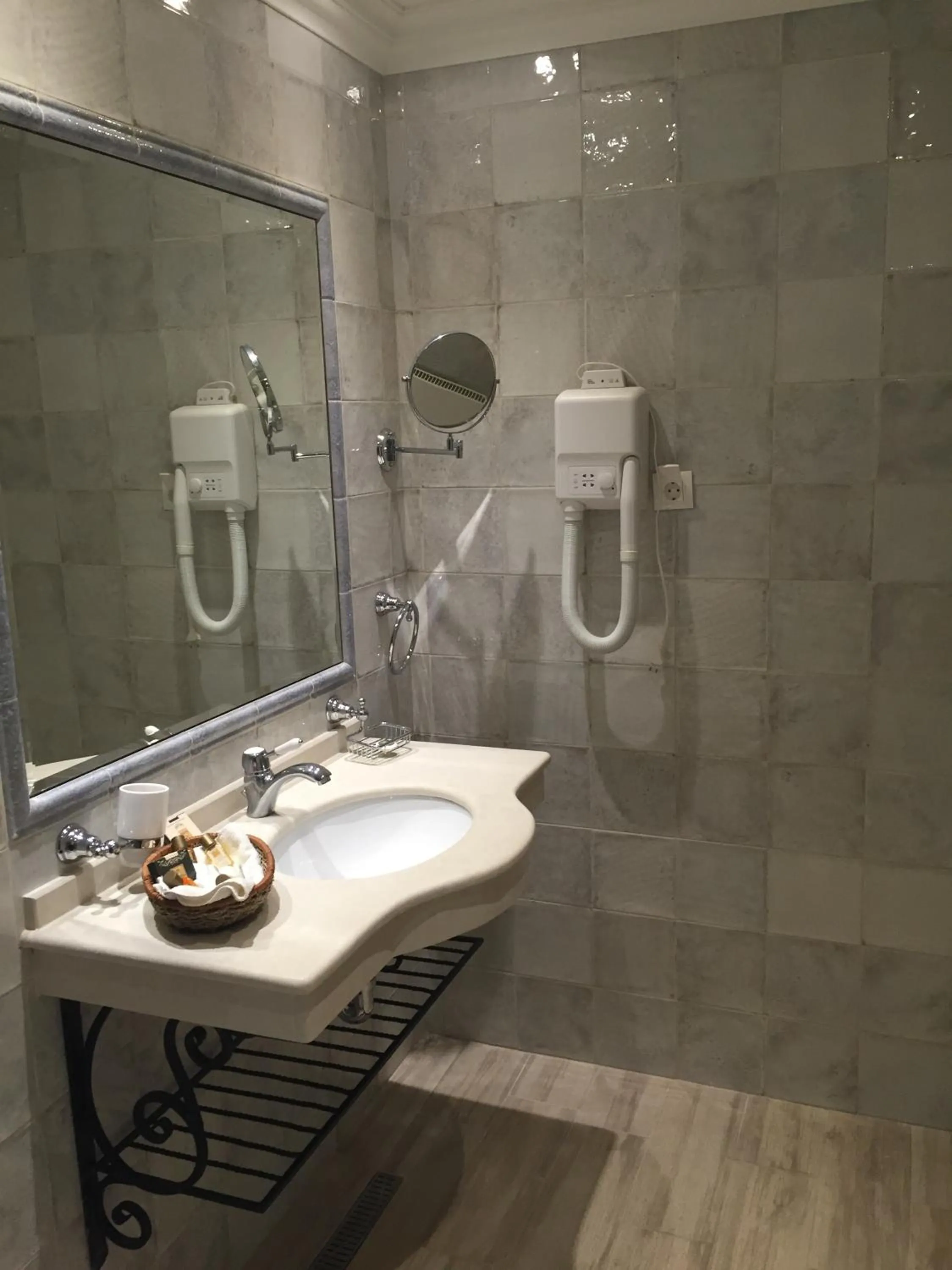 Bathroom in Therma Palace - SPA Mineral Pool & All inclusive & Free Parking