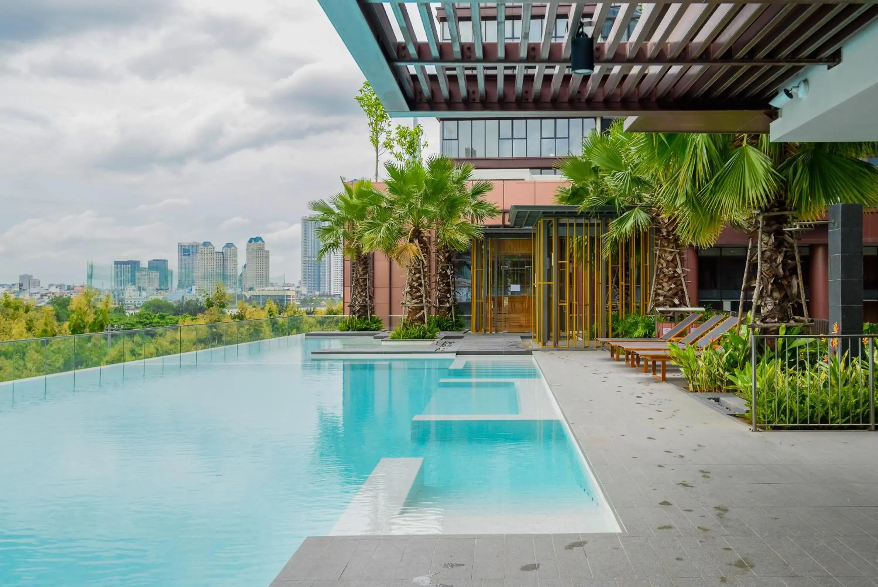 Swimming pool in Metropole Thu Thiem Condo Apartment Swimming pool in Metropole Thu Thiem Condo Apartment