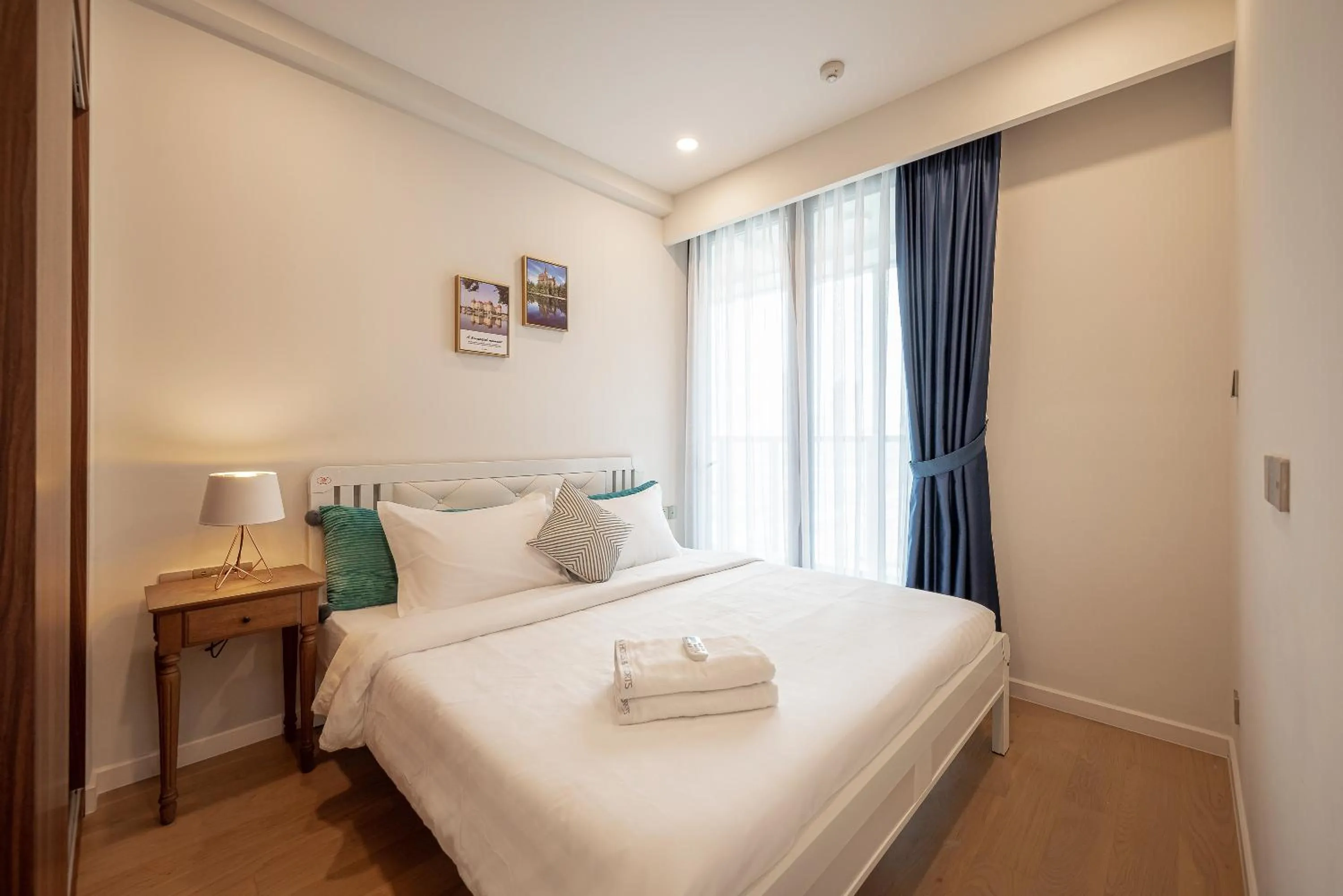 Bedroom, Bed in Metropole Thu Thiem Condo Apartment