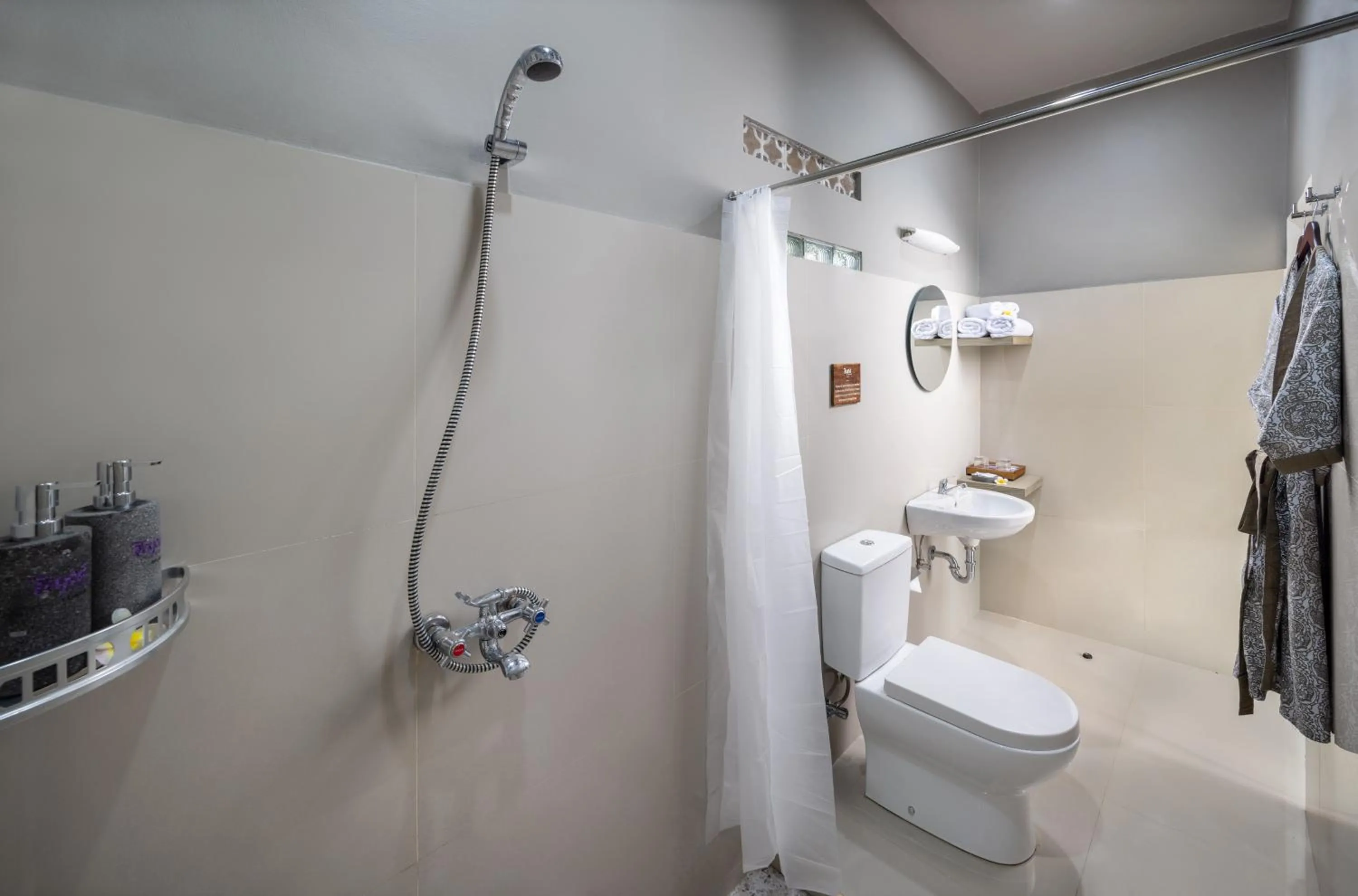 Shower in Tapa Agung View Besakih