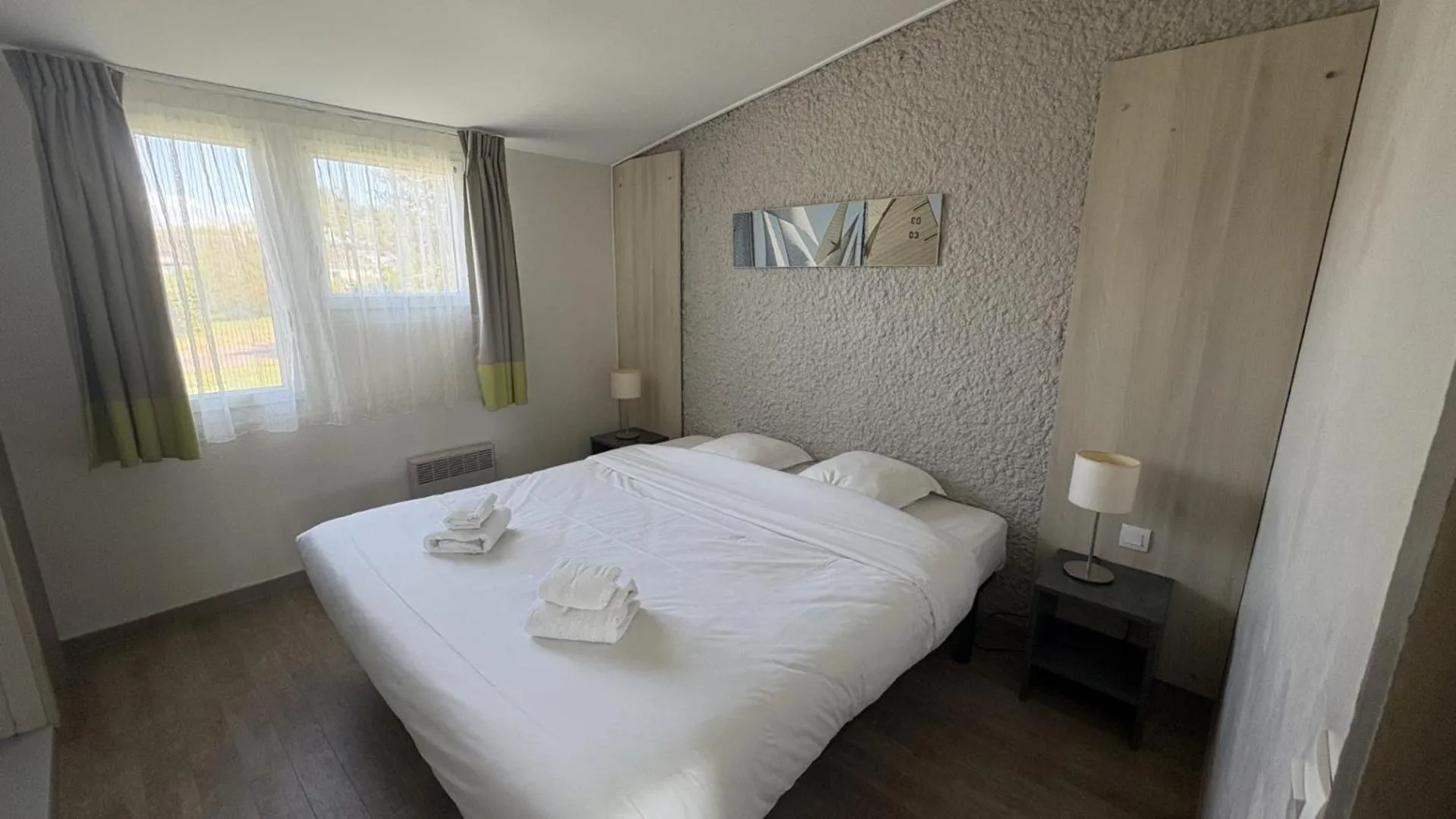 Bedroom, Bed in VVF Cotentin Îles anglo-normandes