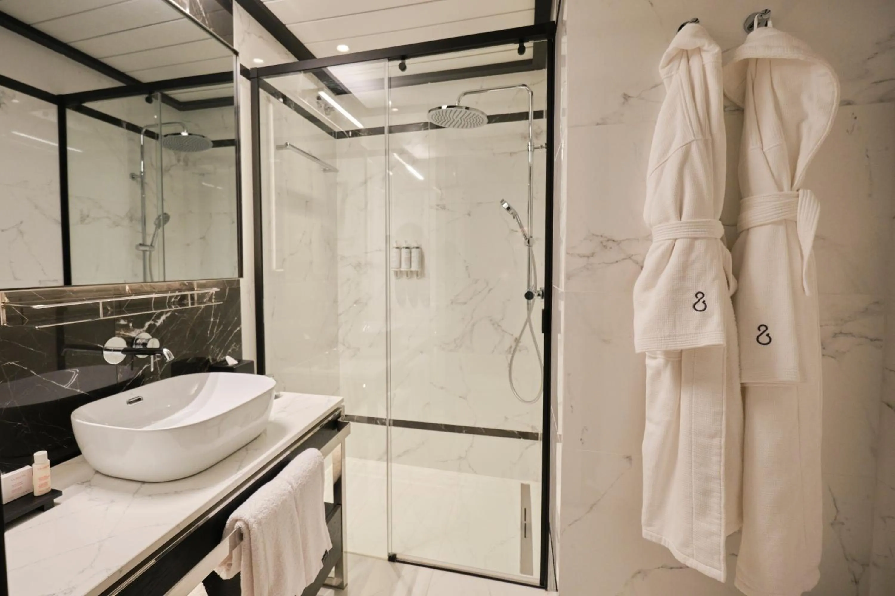 Shower in ESTIMAR Valencia