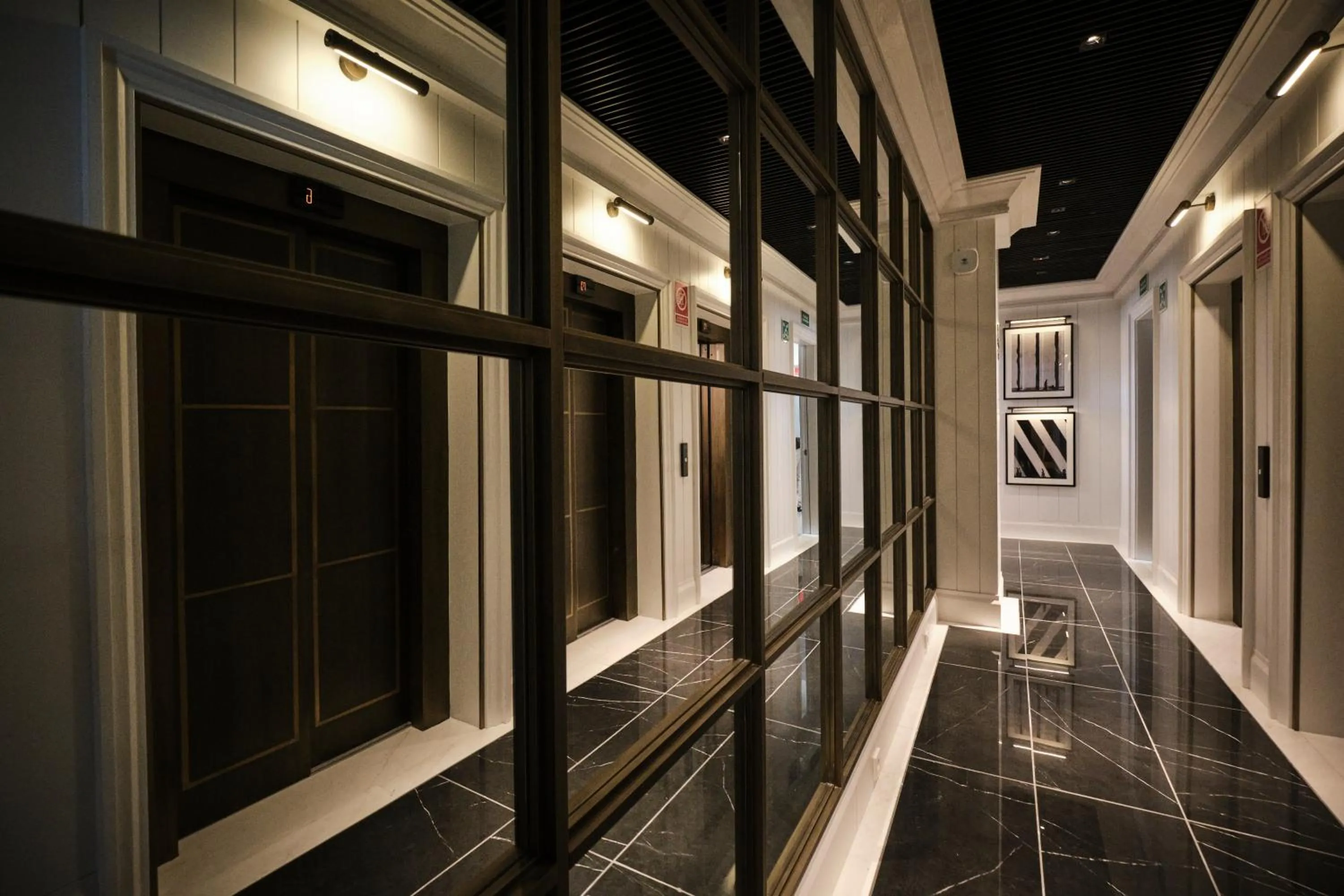 elevator in ESTIMAR Valencia