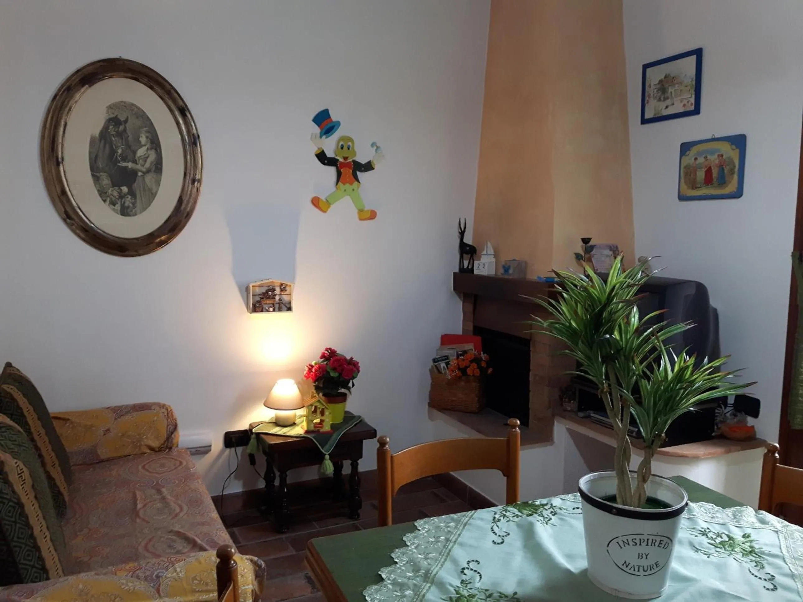 Communal lounge/ TV room in Agriturismo Villino del Grillo