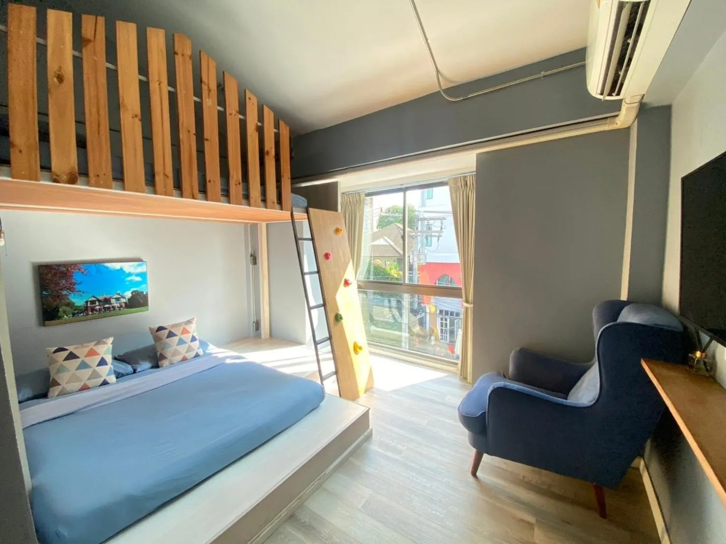 Photo of the whole room, Bed in Ichiban Nimman Hotel