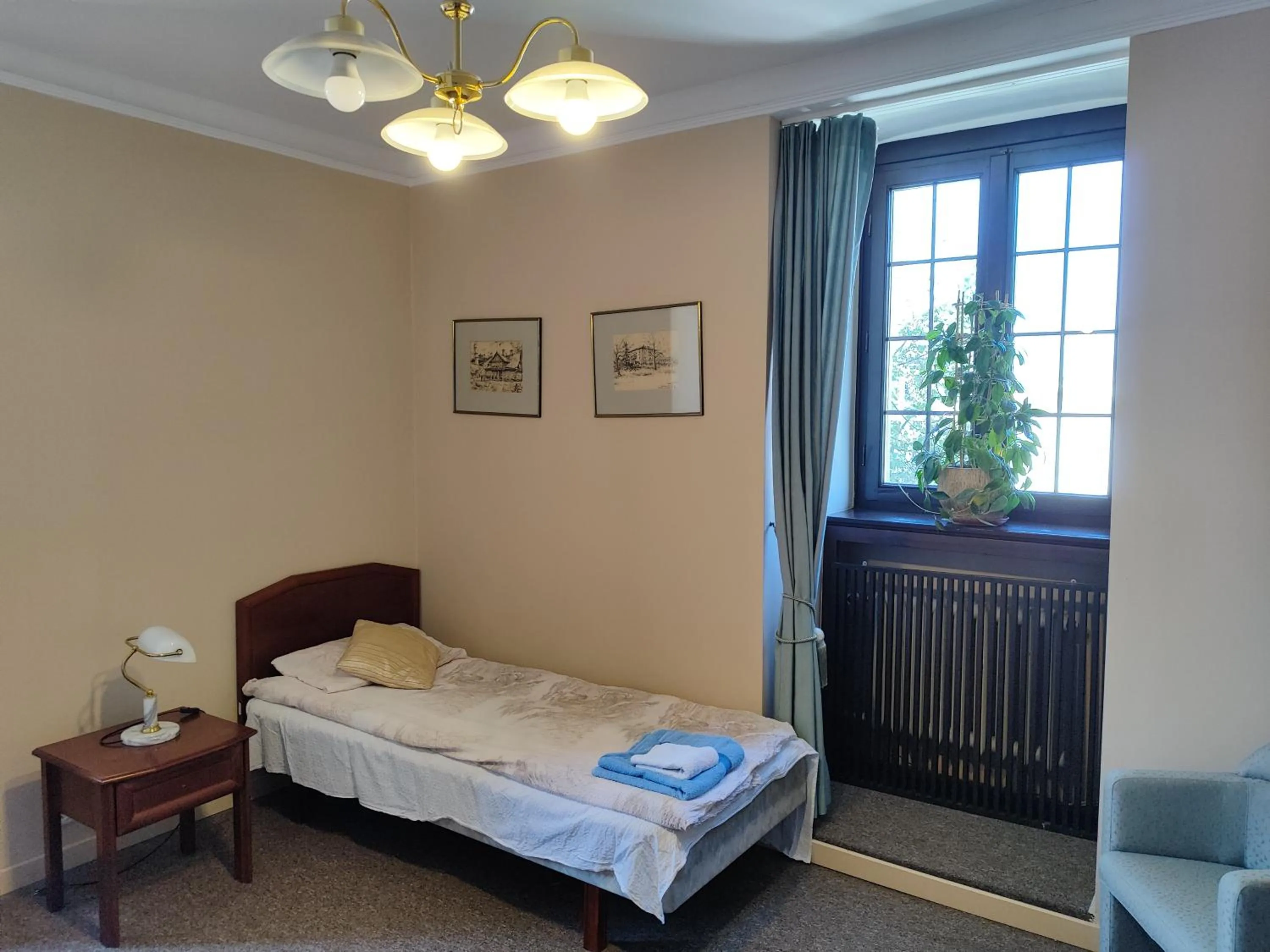Bed in Pokój 315 dla dwóch osób z prywatną łazienką - Piotrkowska 262-264