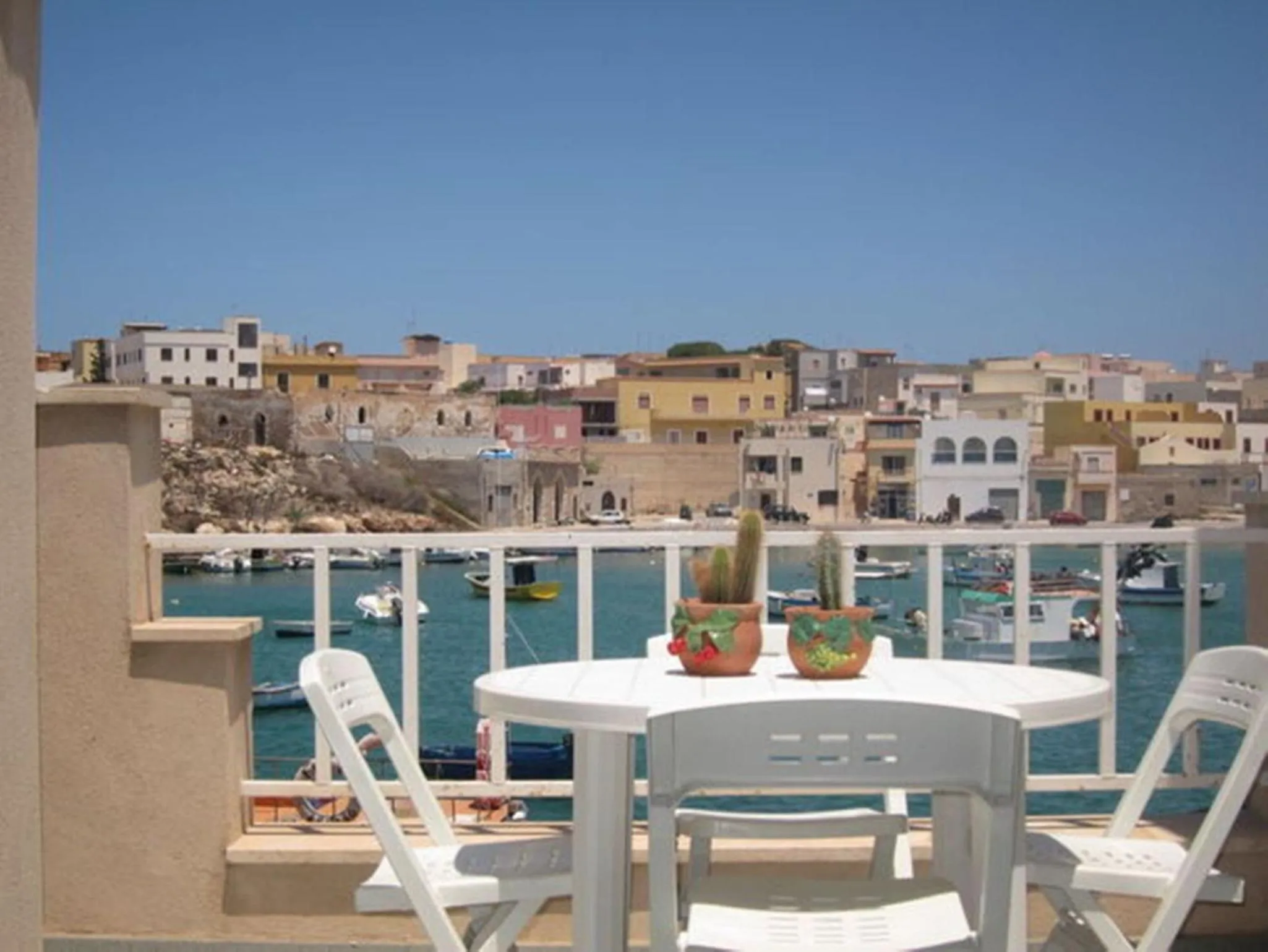Balcony/Terrace in Calamaluk
