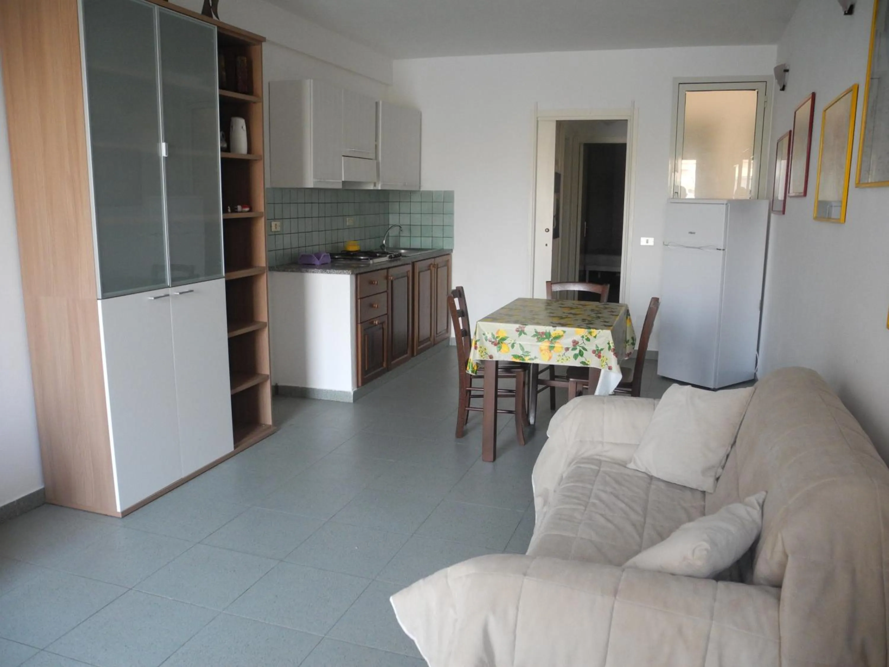 Kitchen or kitchenette in Calamaluk